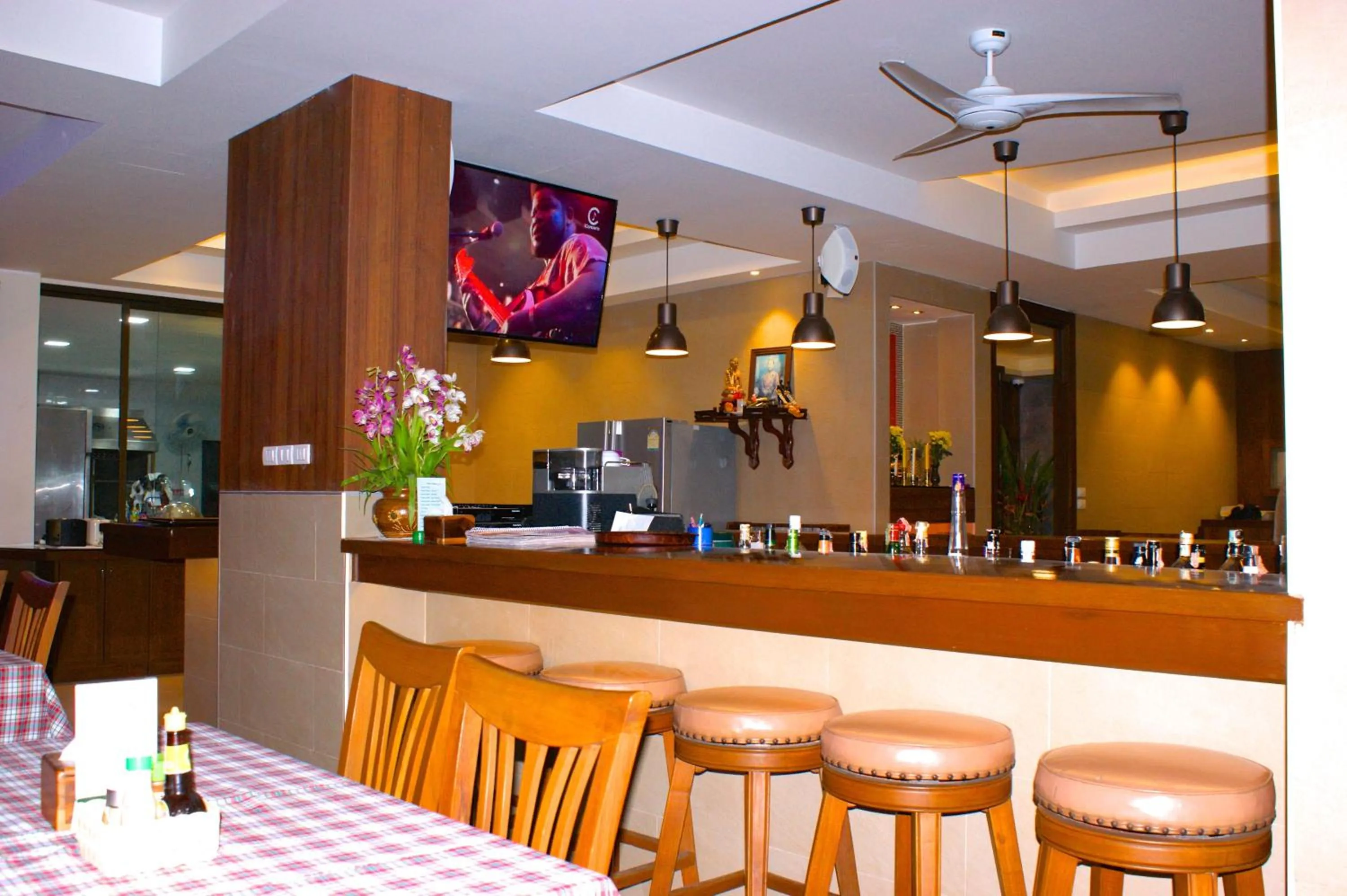 Restaurant/places to eat in Orchid Resortel