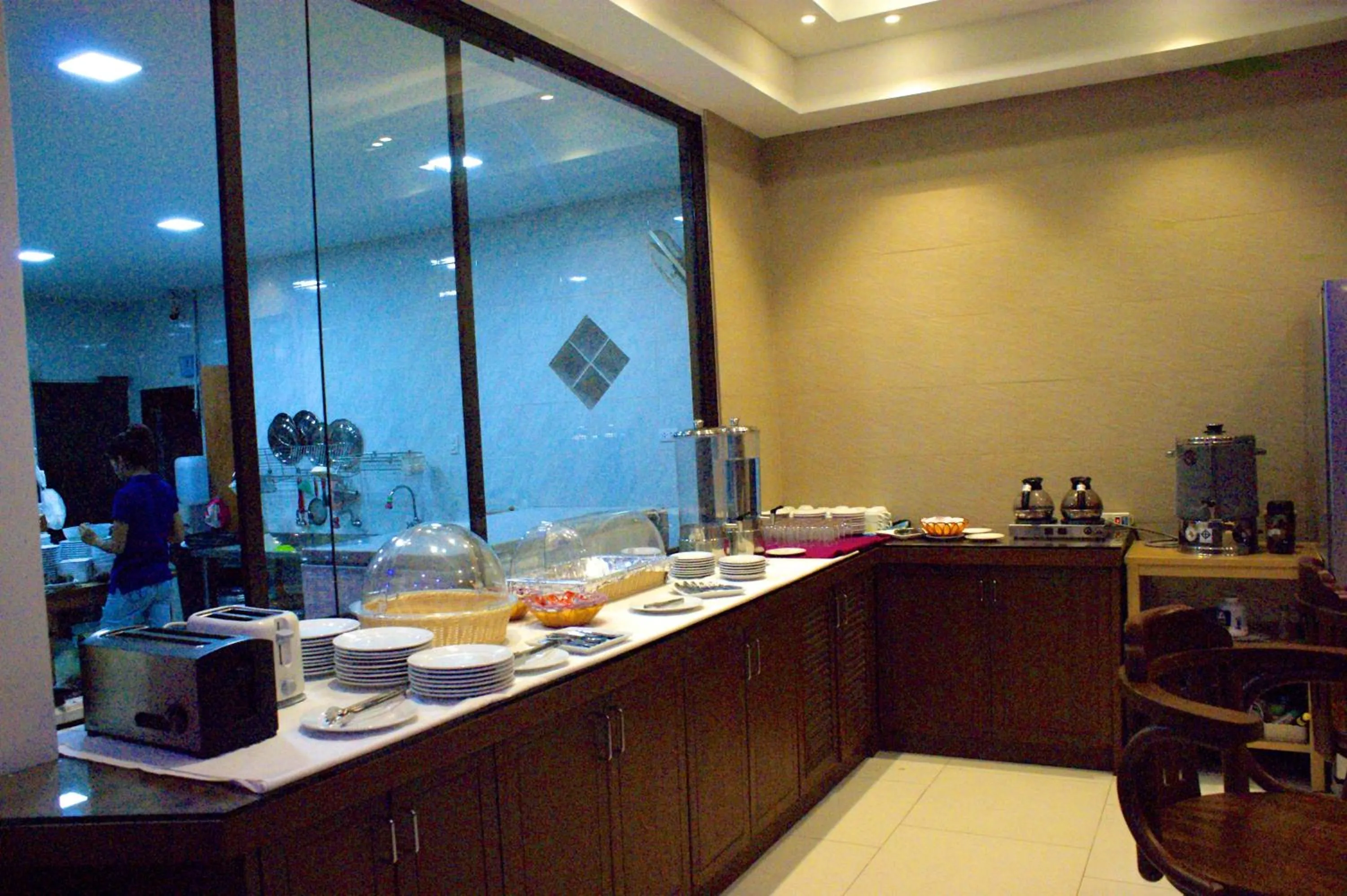 Restaurant/places to eat in Orchid Resortel