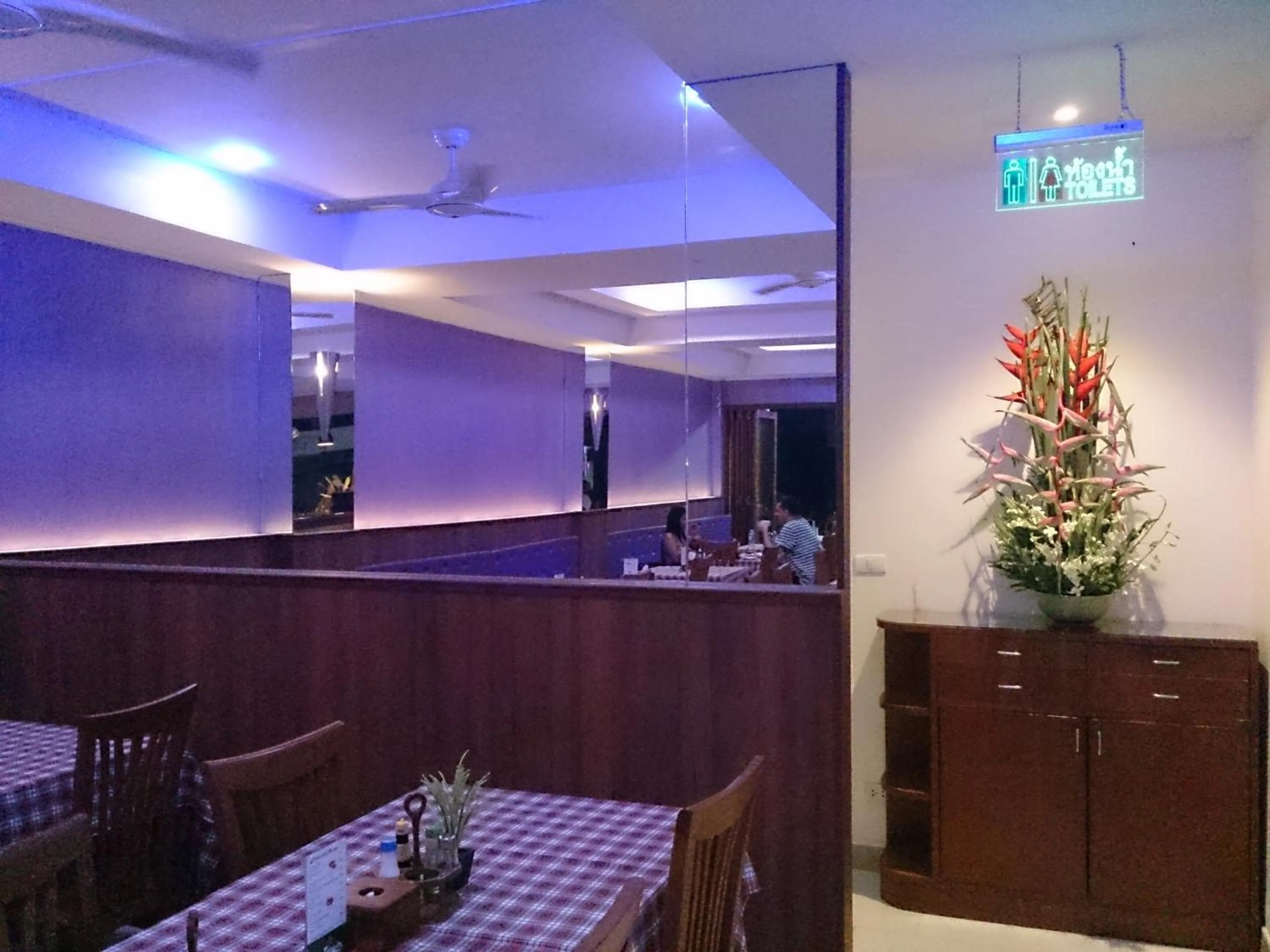 Restaurant/places to eat in Orchid Resortel