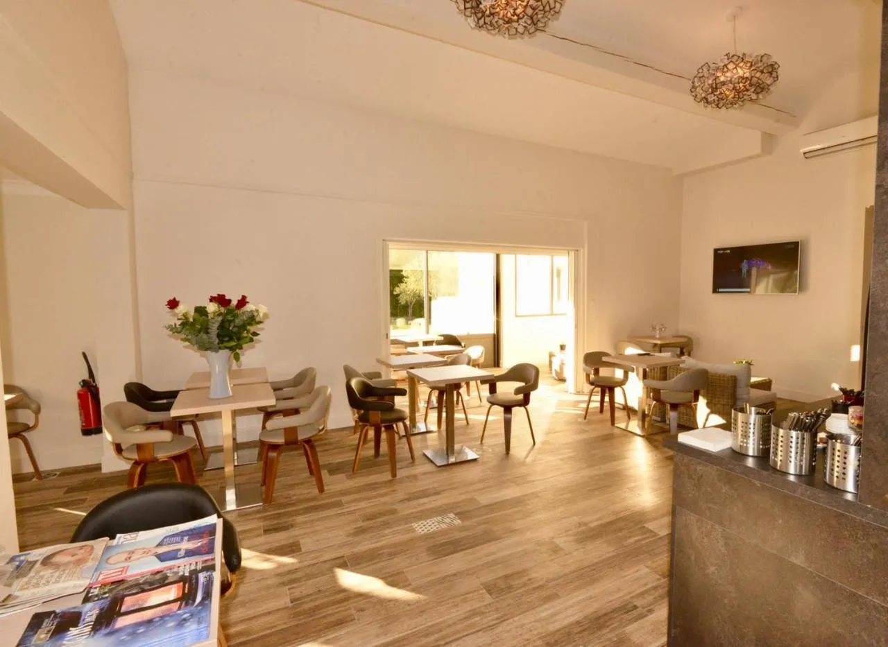 Lounge or bar in Hôtel Villa Sophia - ADULTS ONLY JULY AND AUGUST