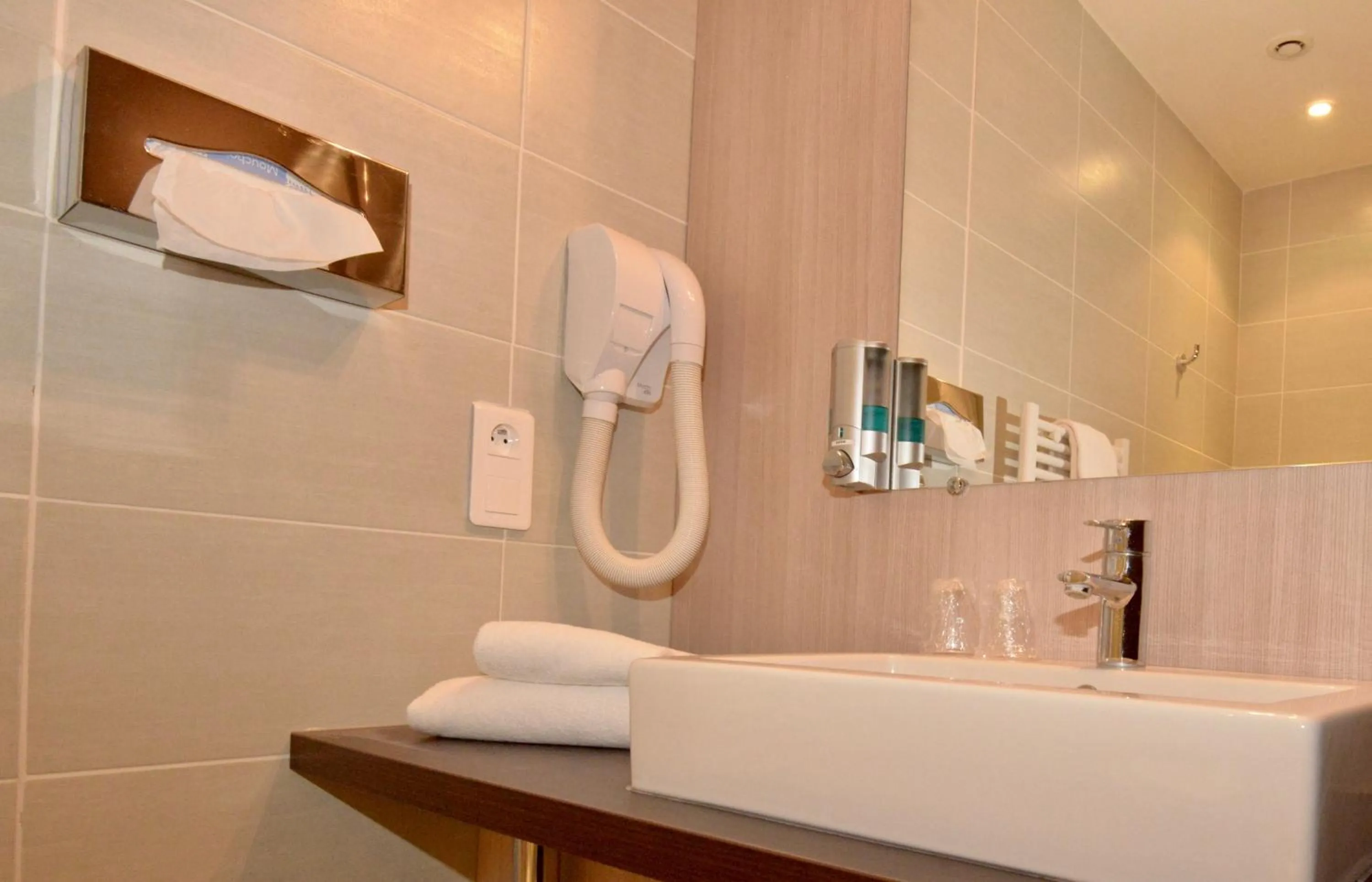Shower in Hôtel Villa Sophia - ADULTS ONLY JULY AND AUGUST