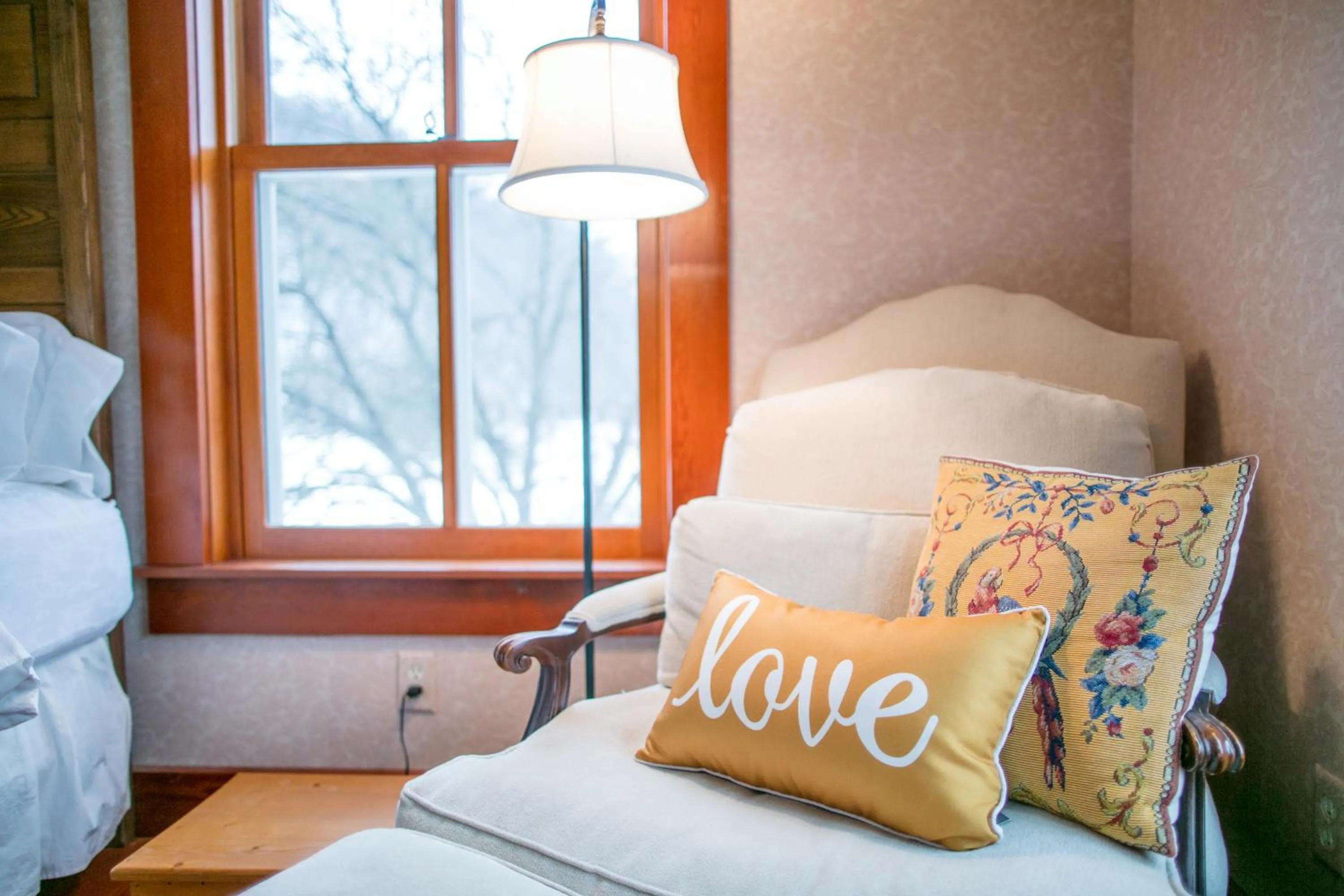 Bed in Round Barn Farm B & B Event Center