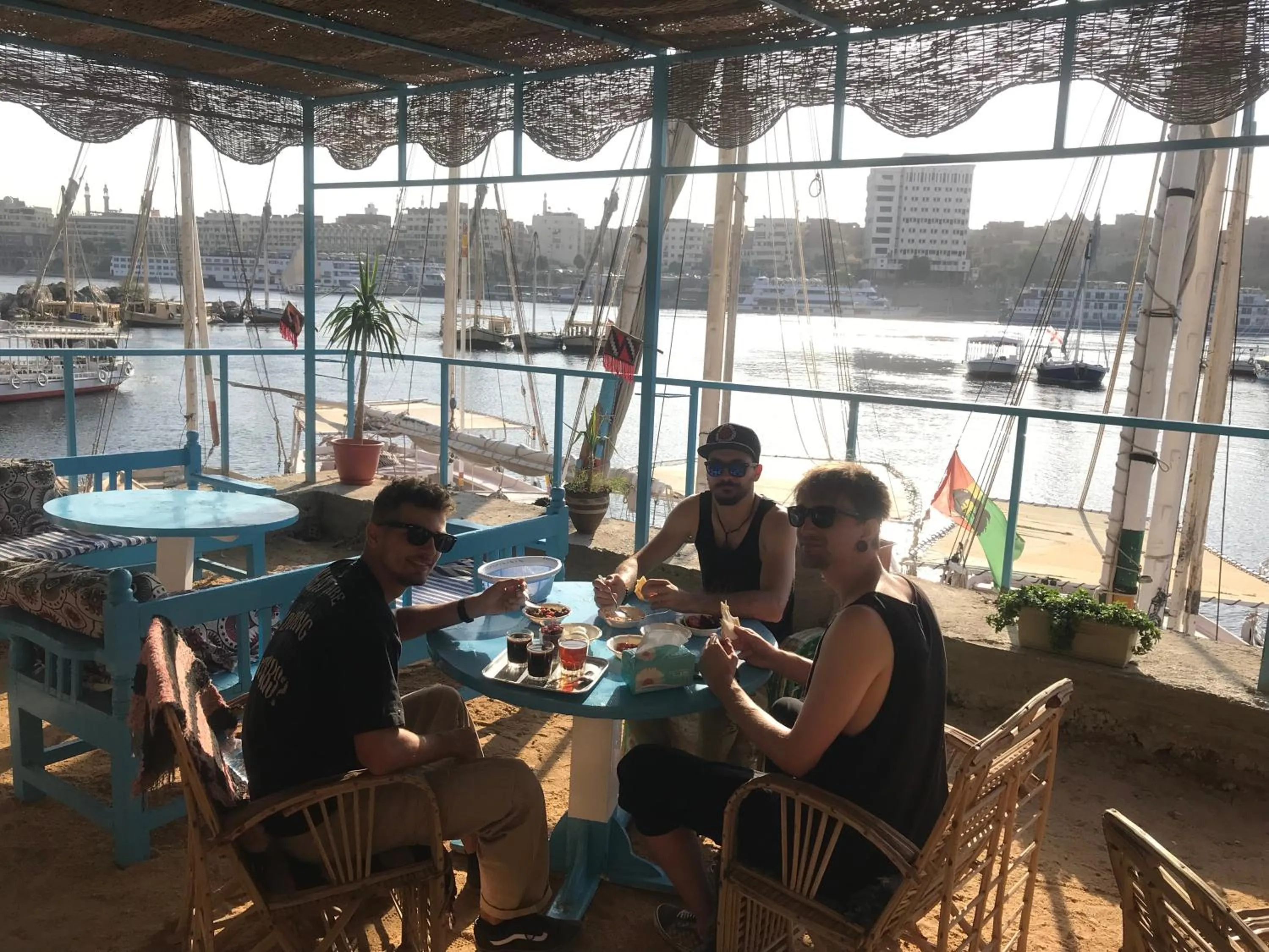 Restaurant/places to eat in Awi Guest House