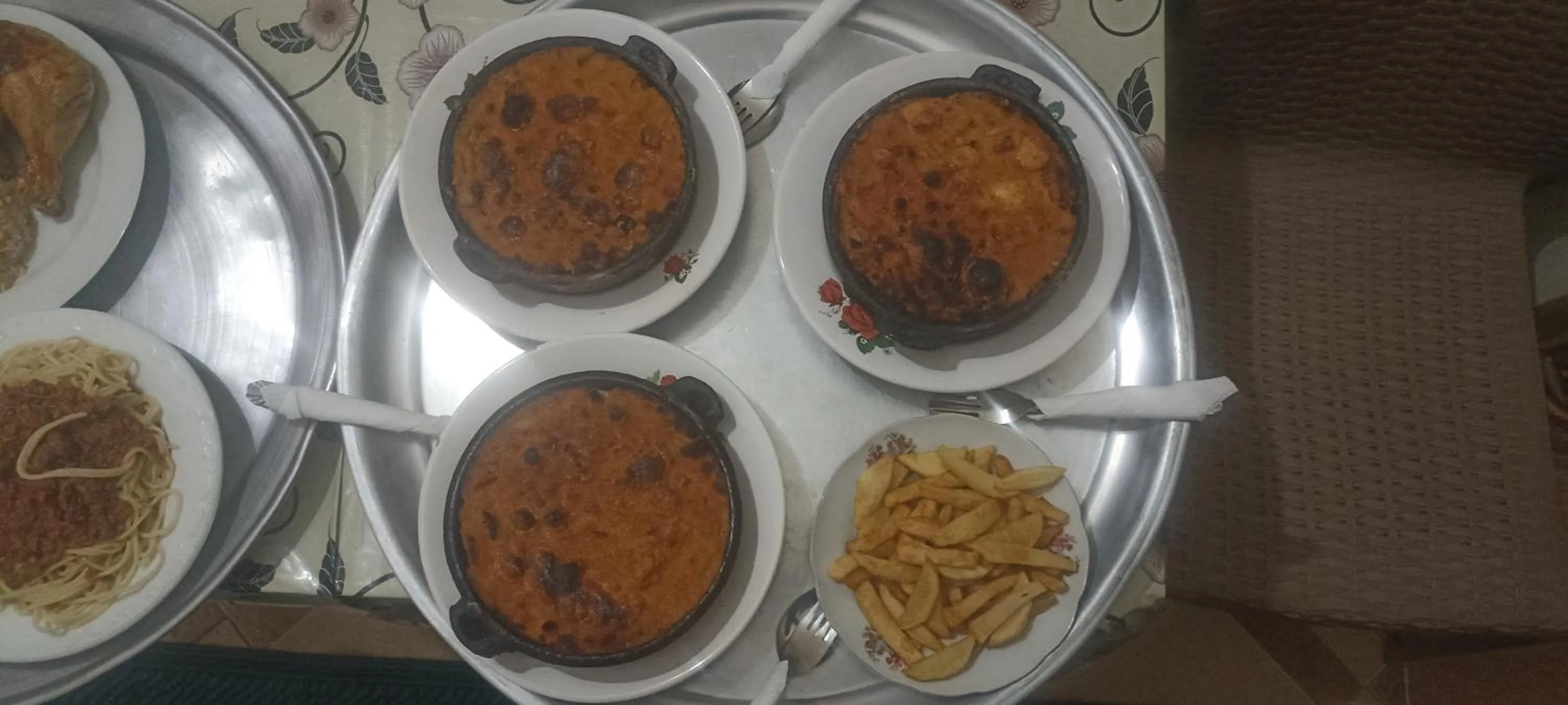 Food and drinks in Awi Guest House