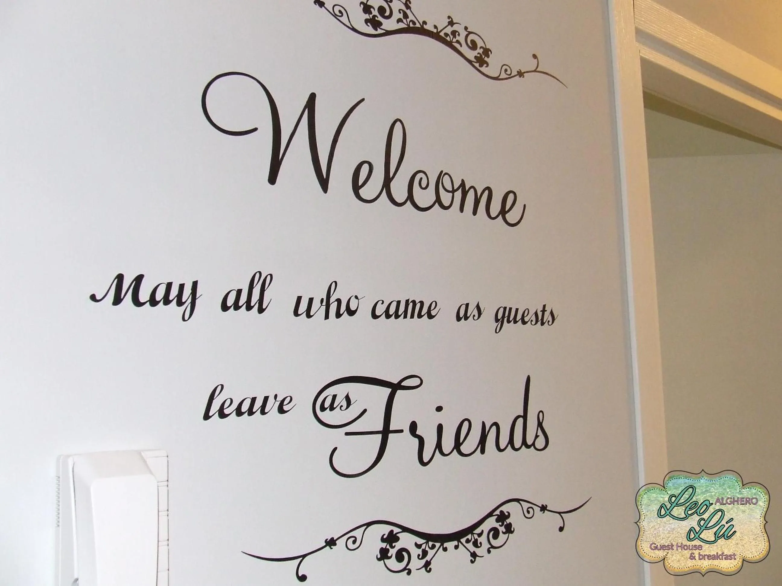 Communal lounge/ TV room in Leolù Guesthouse Alghero