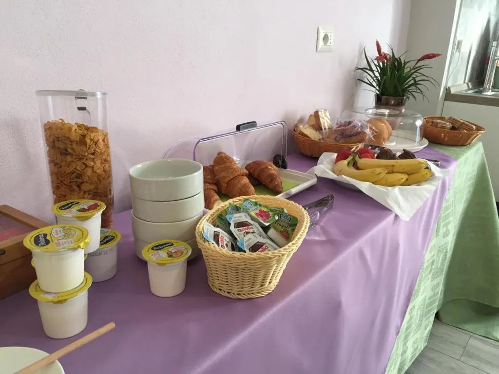 Breakfast in Leolù Guesthouse Alghero