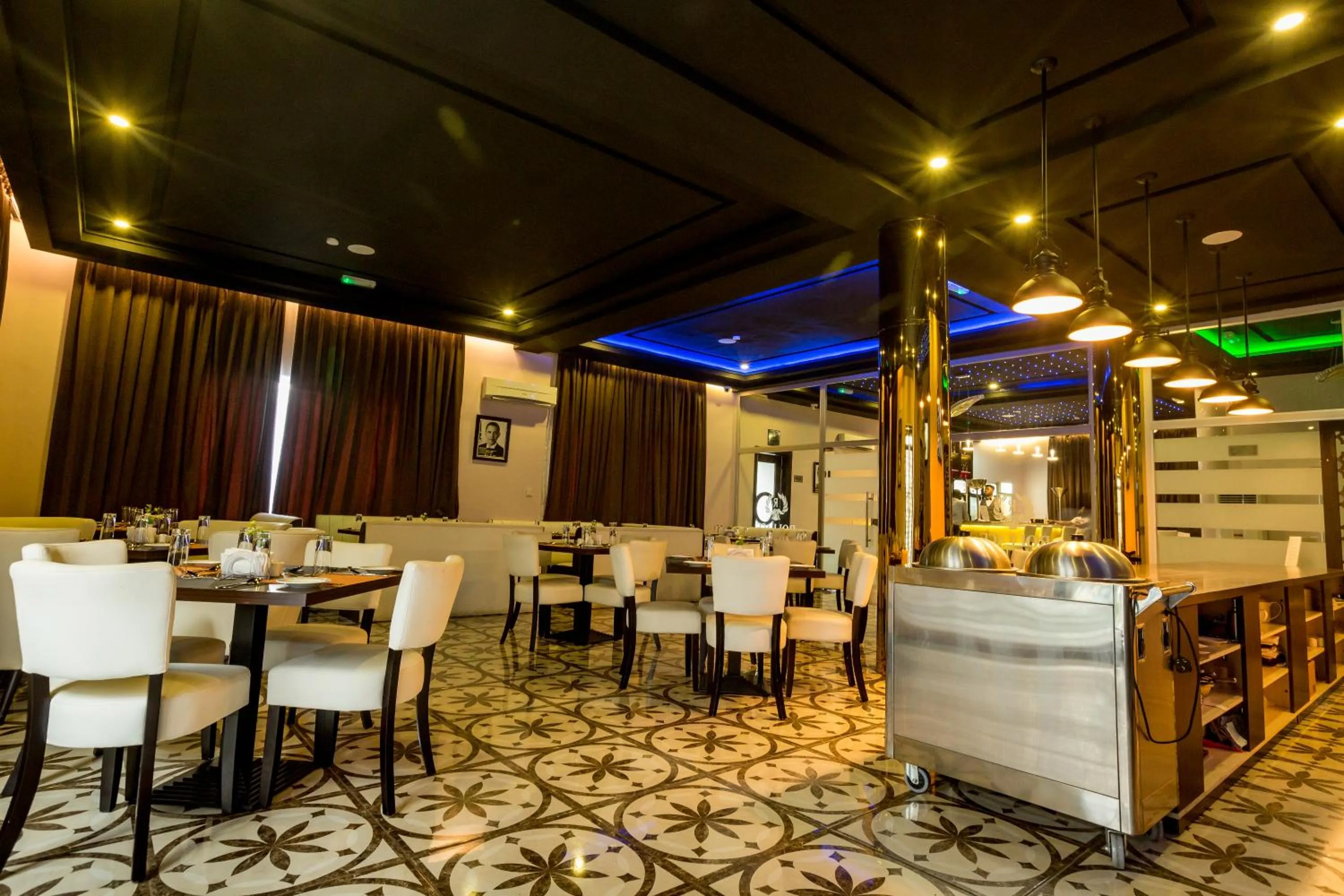 Restaurant/places to eat in Rollace Hotel