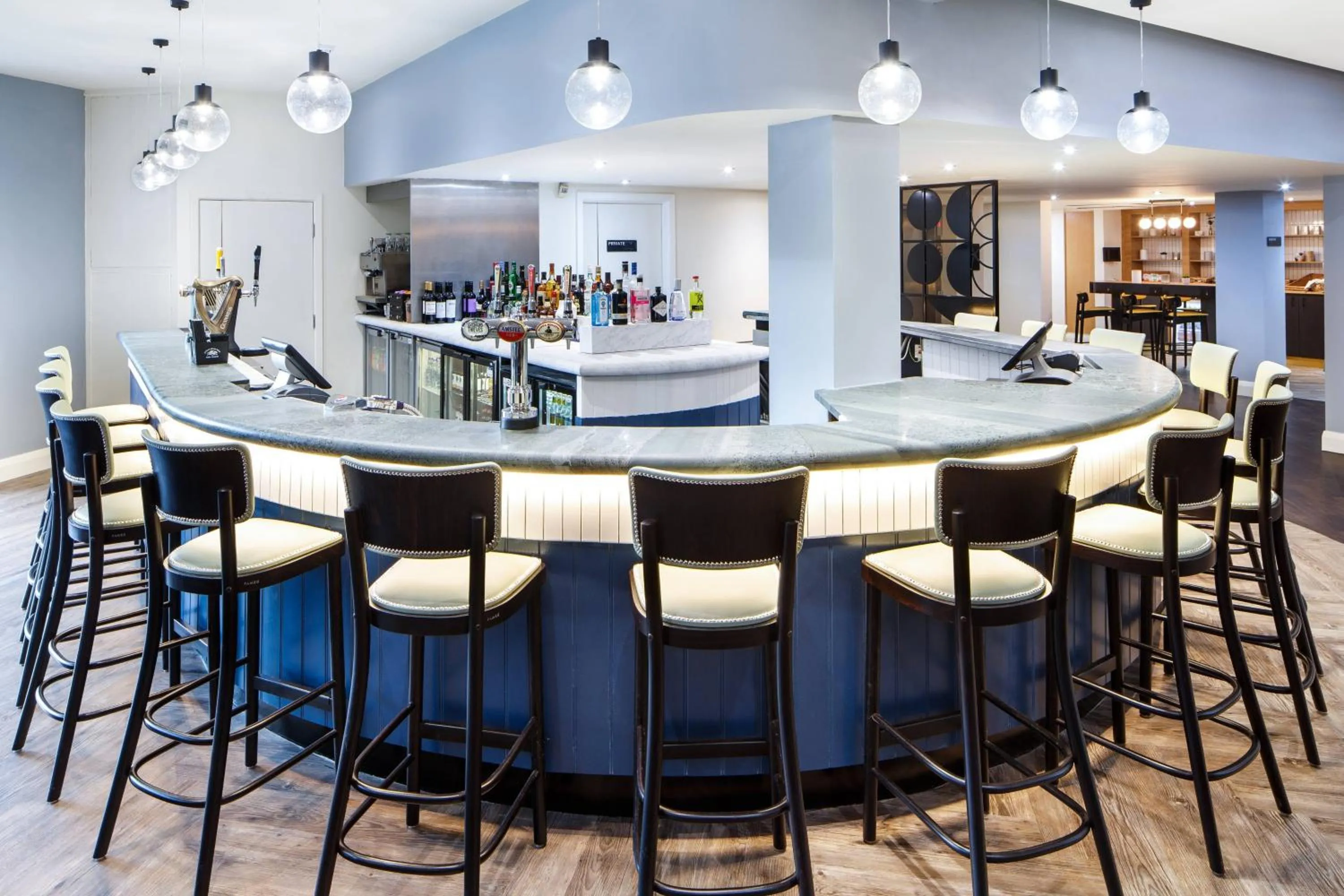 Lounge or bar in Delta Hotels by Marriott Milton Keynes