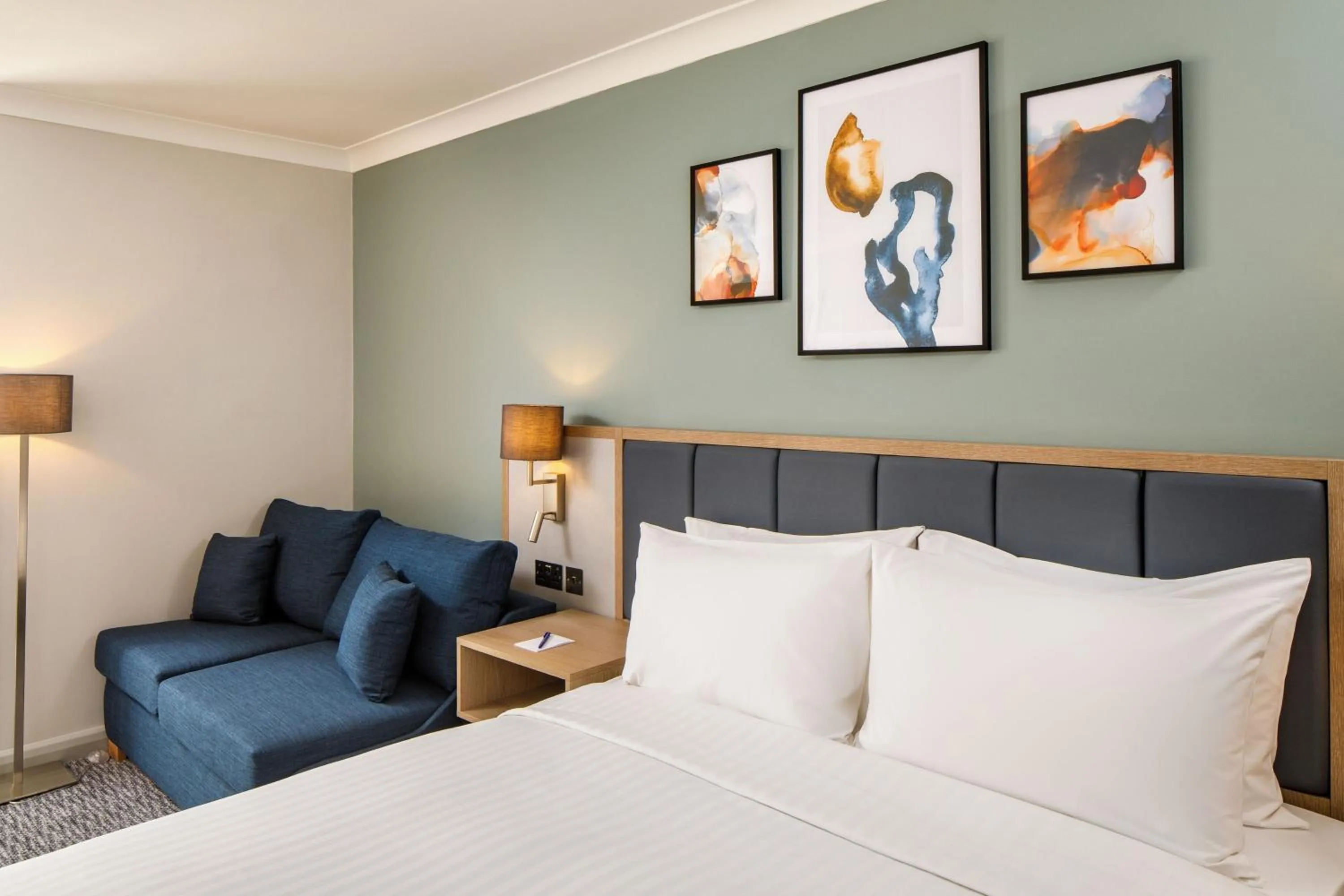 Photo of the whole room, Bed in Delta Hotels by Marriott Milton Keynes