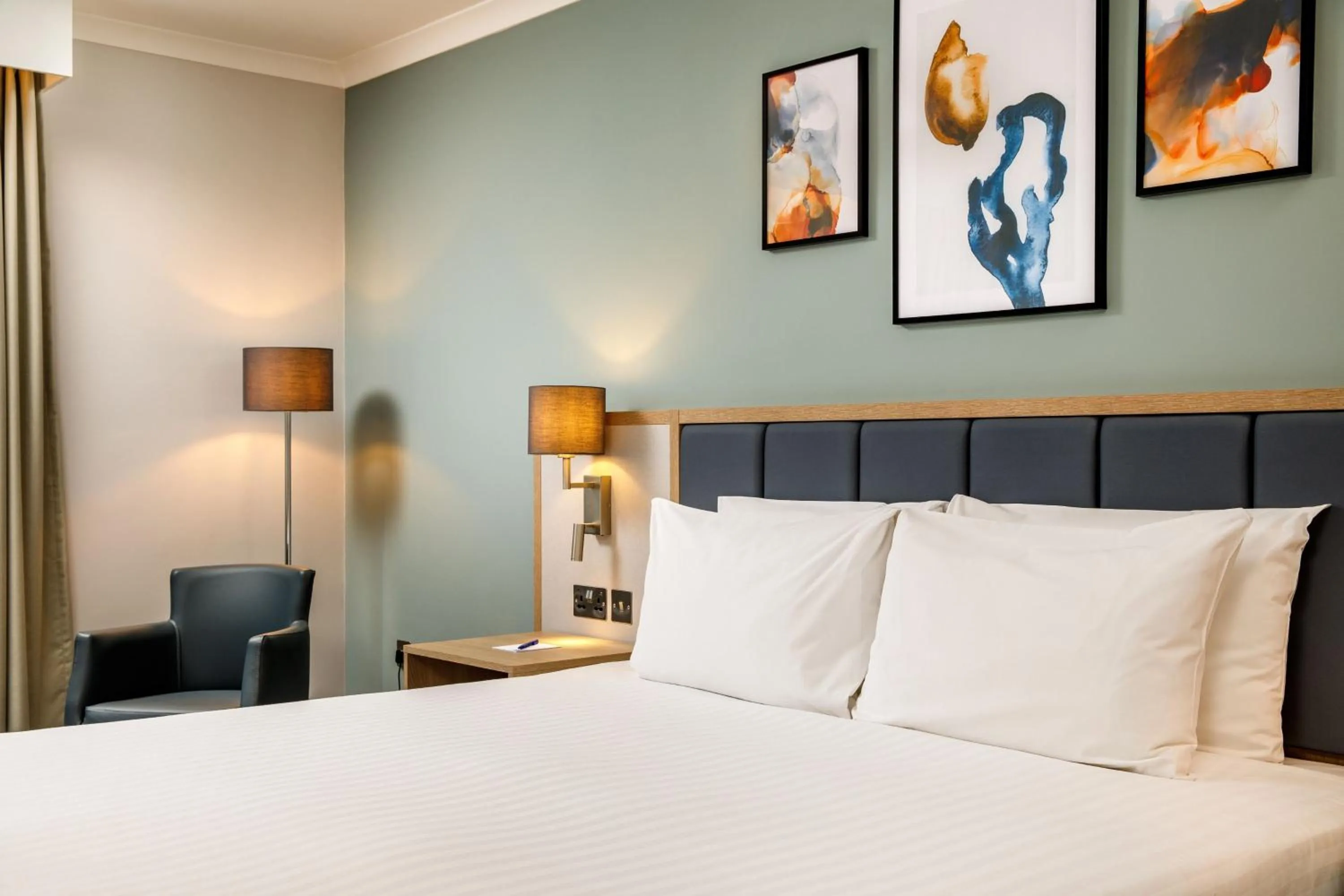 Photo of the whole room, Bed in Delta Hotels by Marriott Milton Keynes