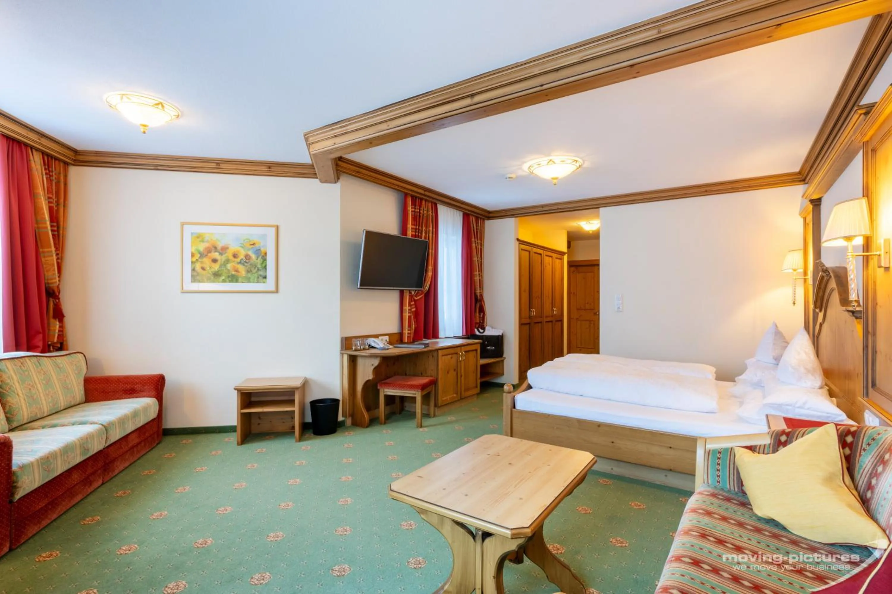 Living room, Bed in Hotel Venter Bergwelt