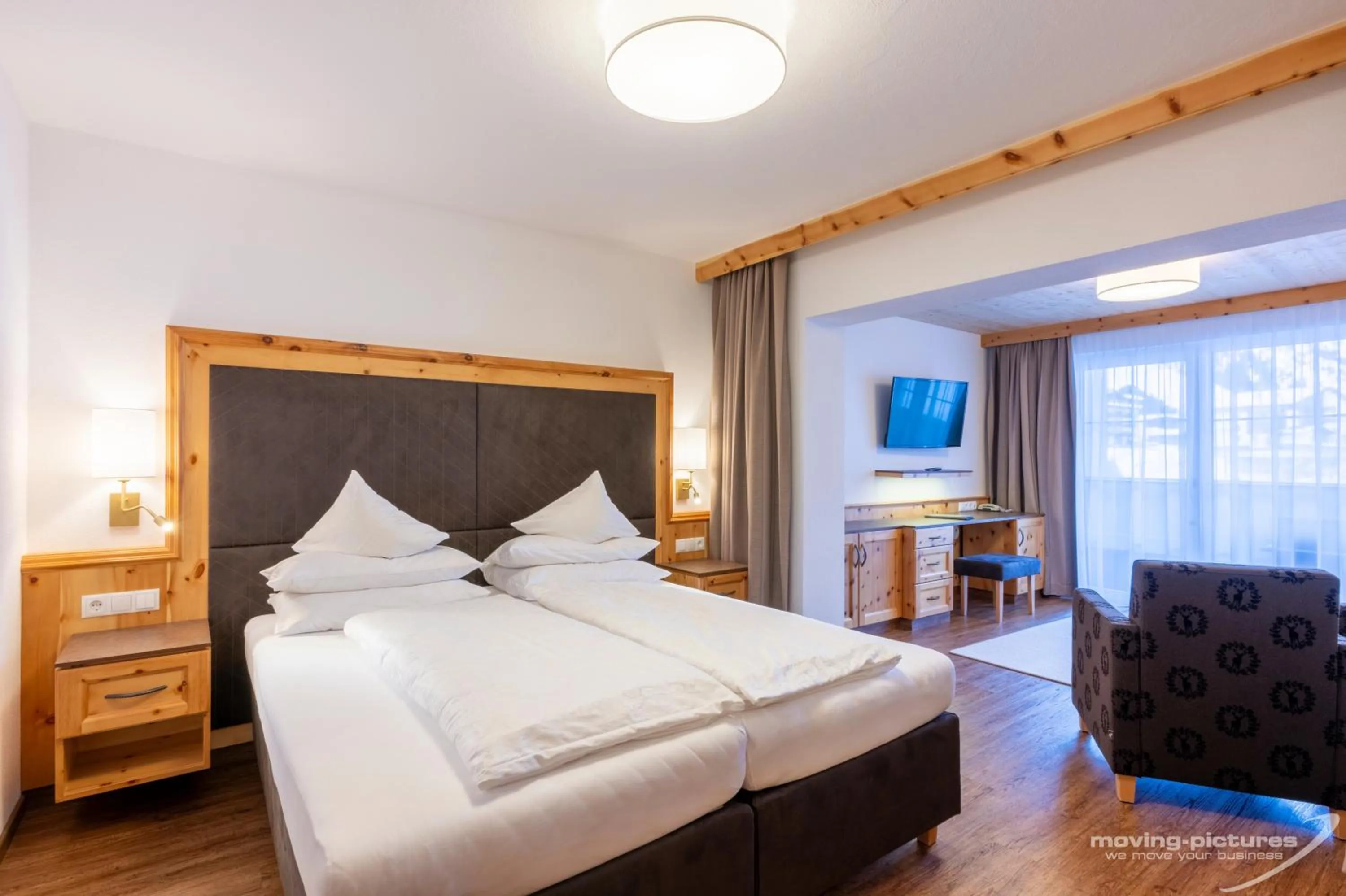 Living room, Bed in Hotel Venter Bergwelt