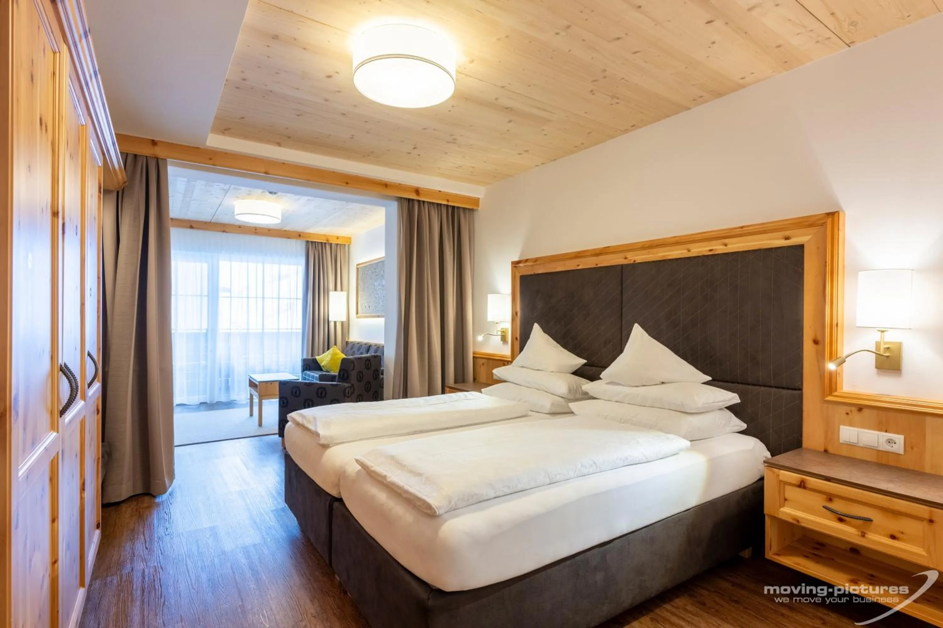 Living room, Bed in Hotel Venter Bergwelt