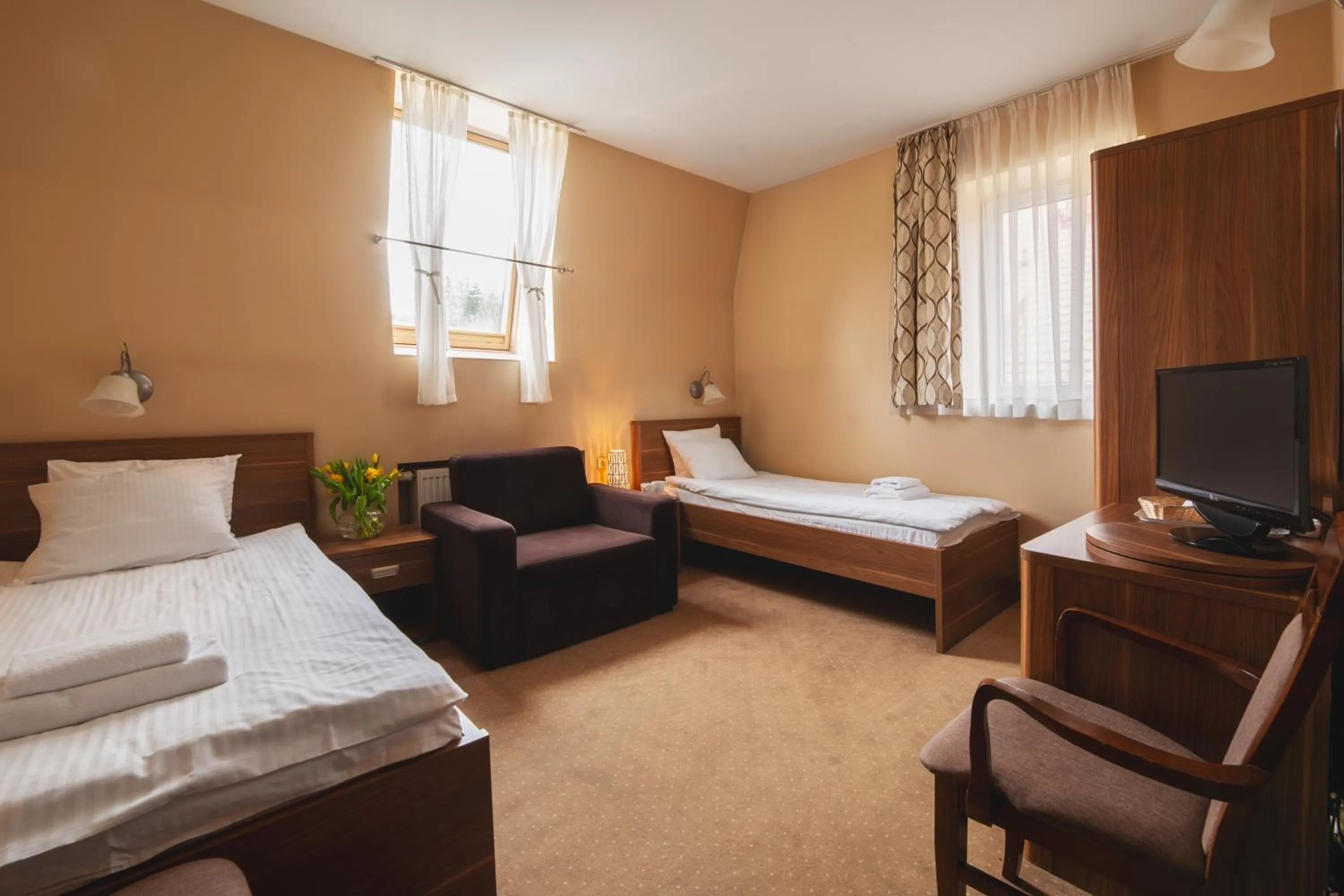 Parking, Bed in Paria Hotel