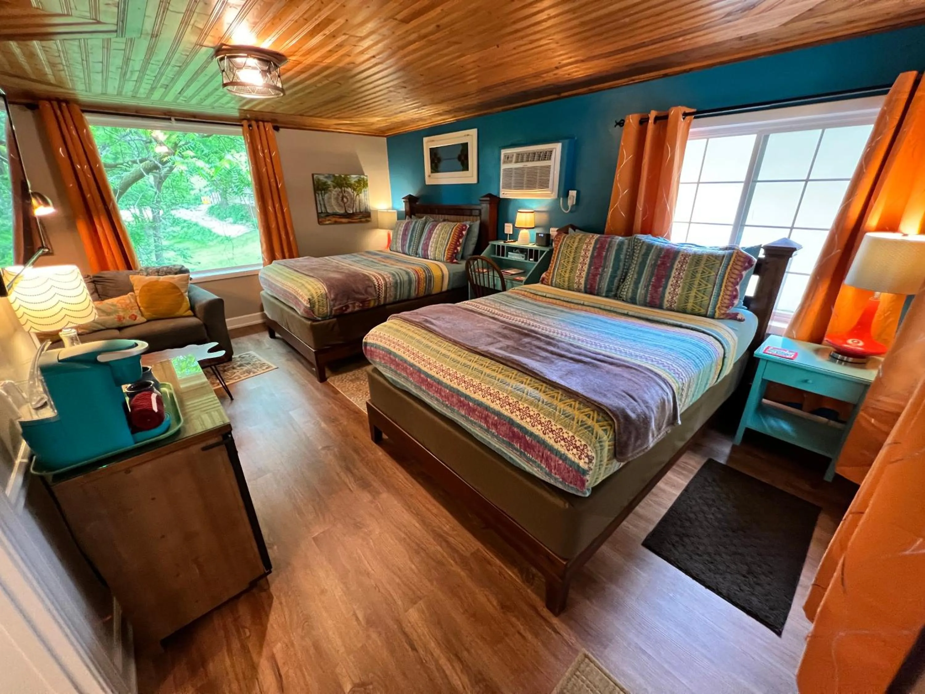 Photo of the whole room, Bed in Sherwood Court Cottages & Guest Rooms