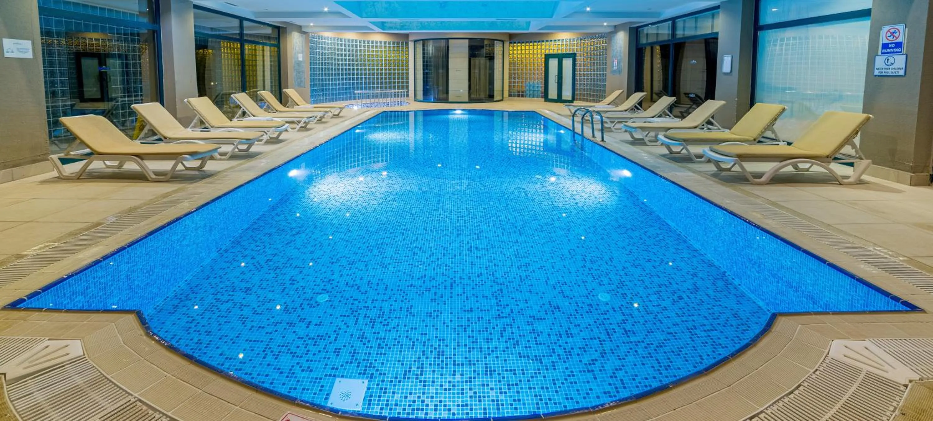 Swimming pool in Justiniano Club Alanya