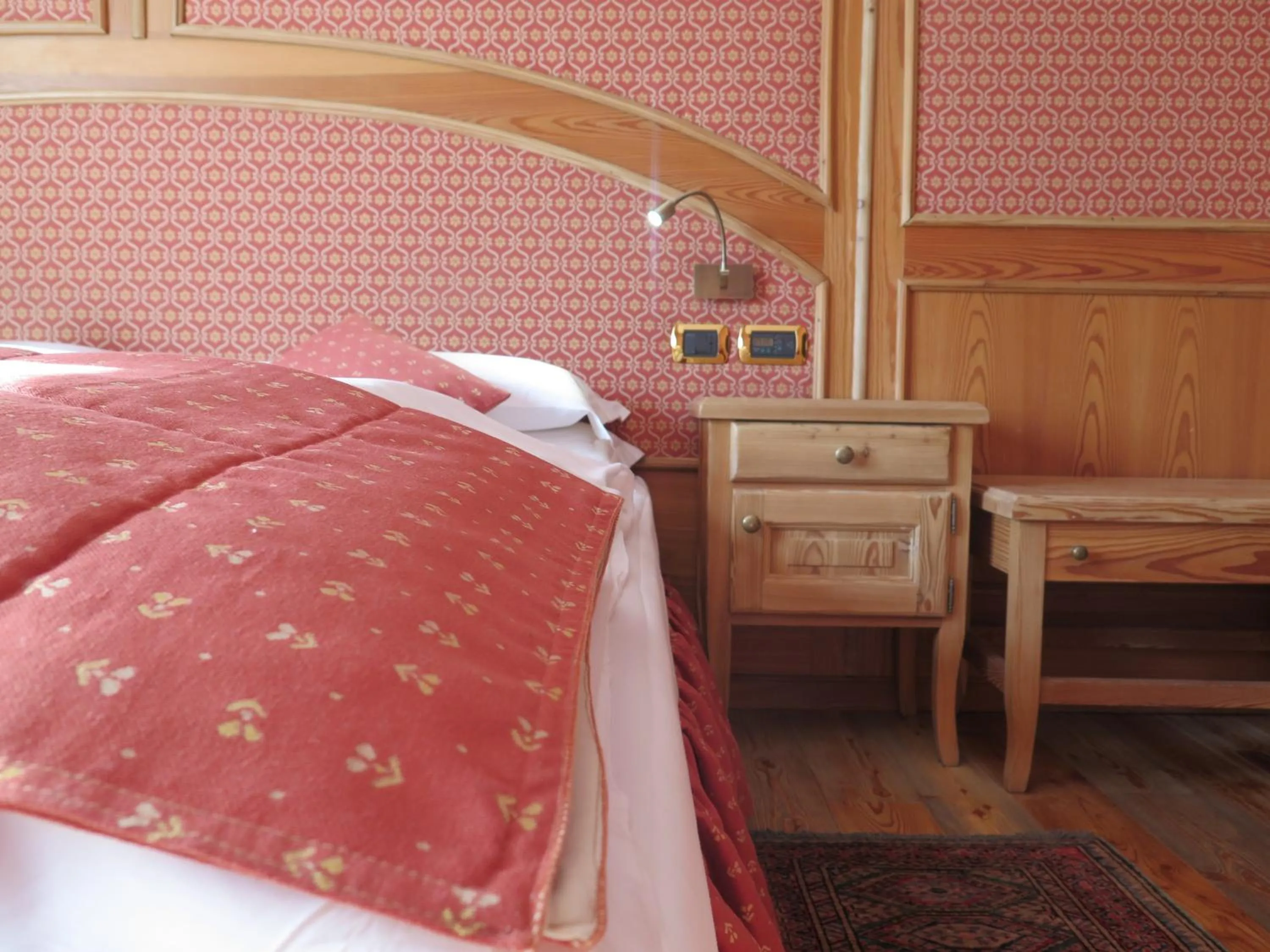 Photo of the whole room, Bed in Chambres Mont Cervin