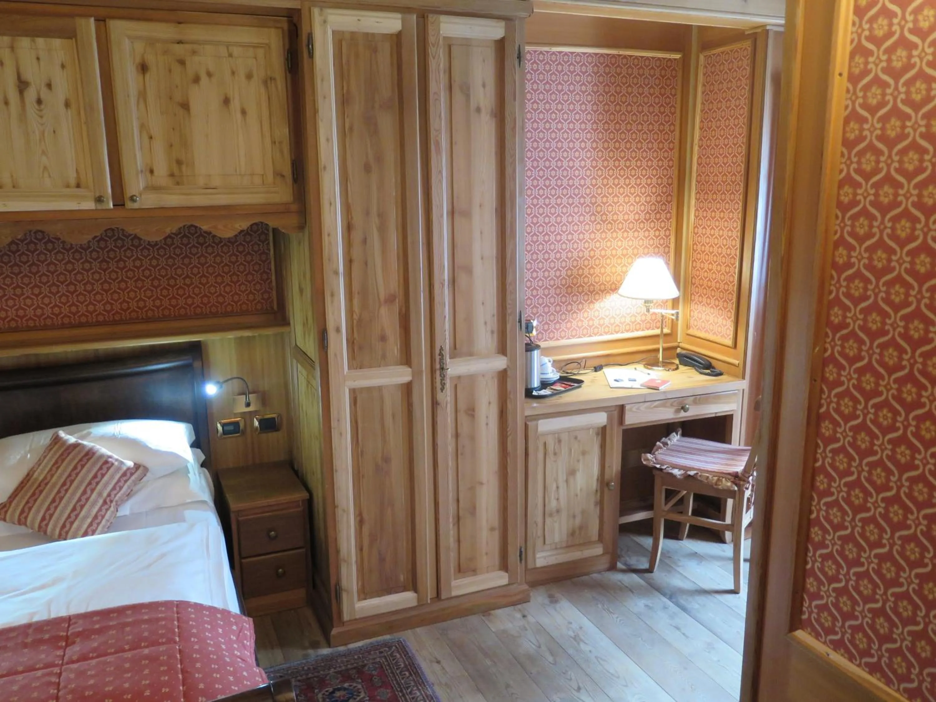Photo of the whole room, Bed in Chambres Mont Cervin