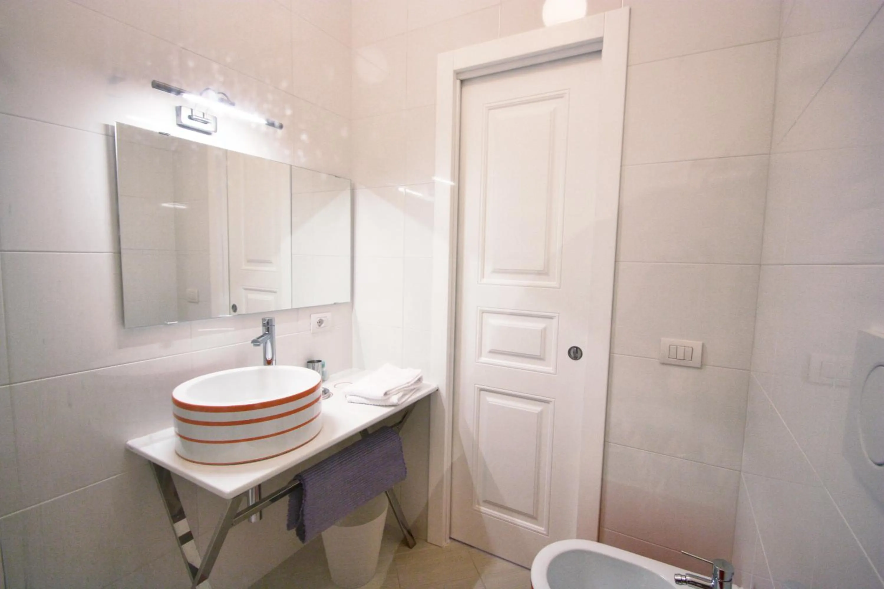 Bathroom in Capri Inn