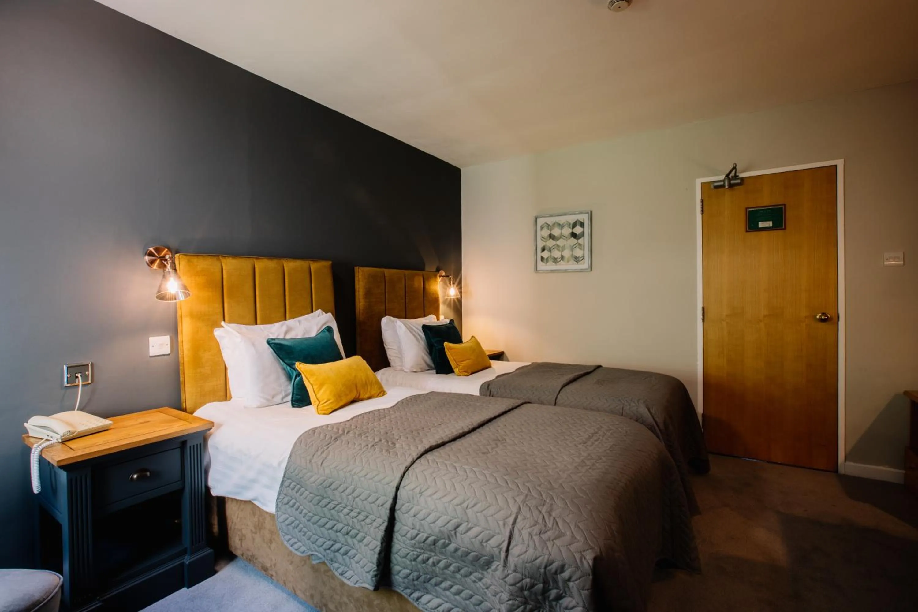 Bedroom, Bed in The Crooklands, BW Signature Collection