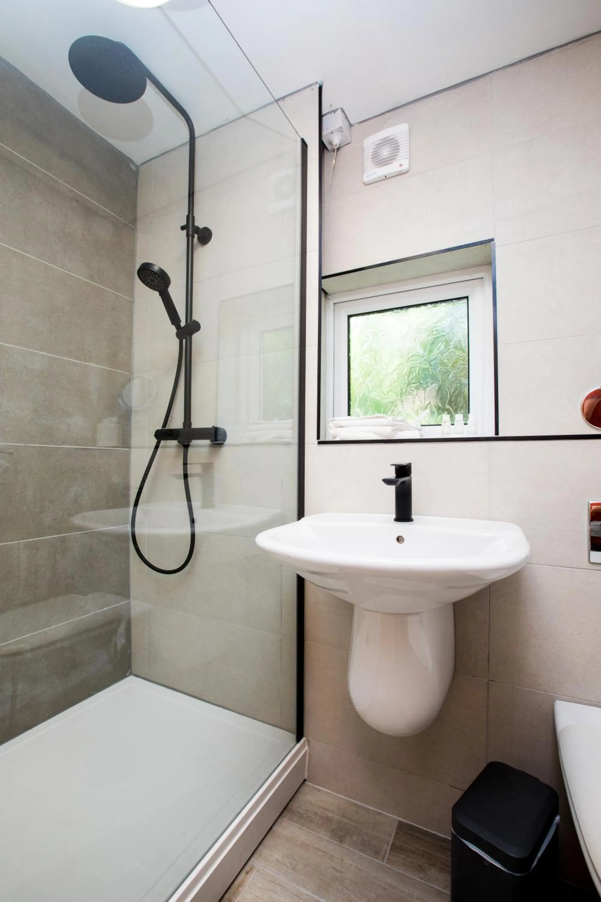 Shower in The Crooklands, BW Signature Collection