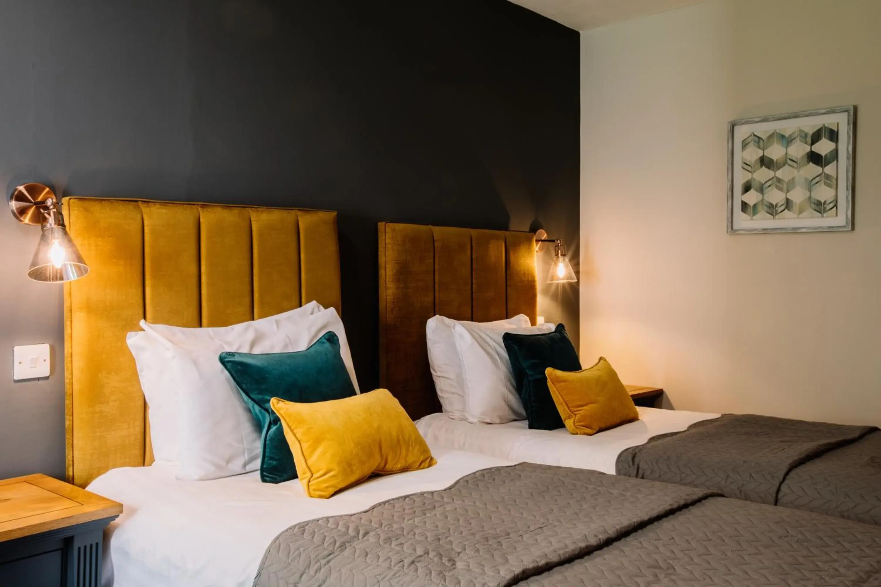 Classic Twin Room with Walk-In Shower - Non-Smoking in The Crooklands, BW Signature Collection Classic Twin Room with Walk-In Shower - Non-Smoking in The Crooklands, BW Signature Collection