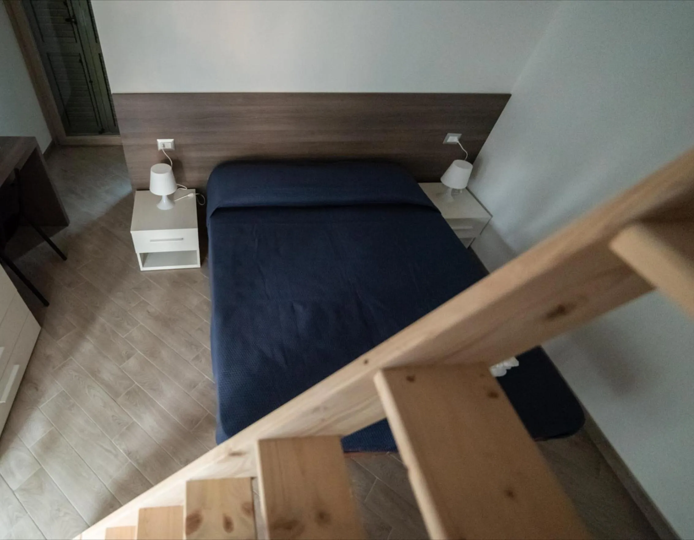 Photo of the whole room, Bed in Memento