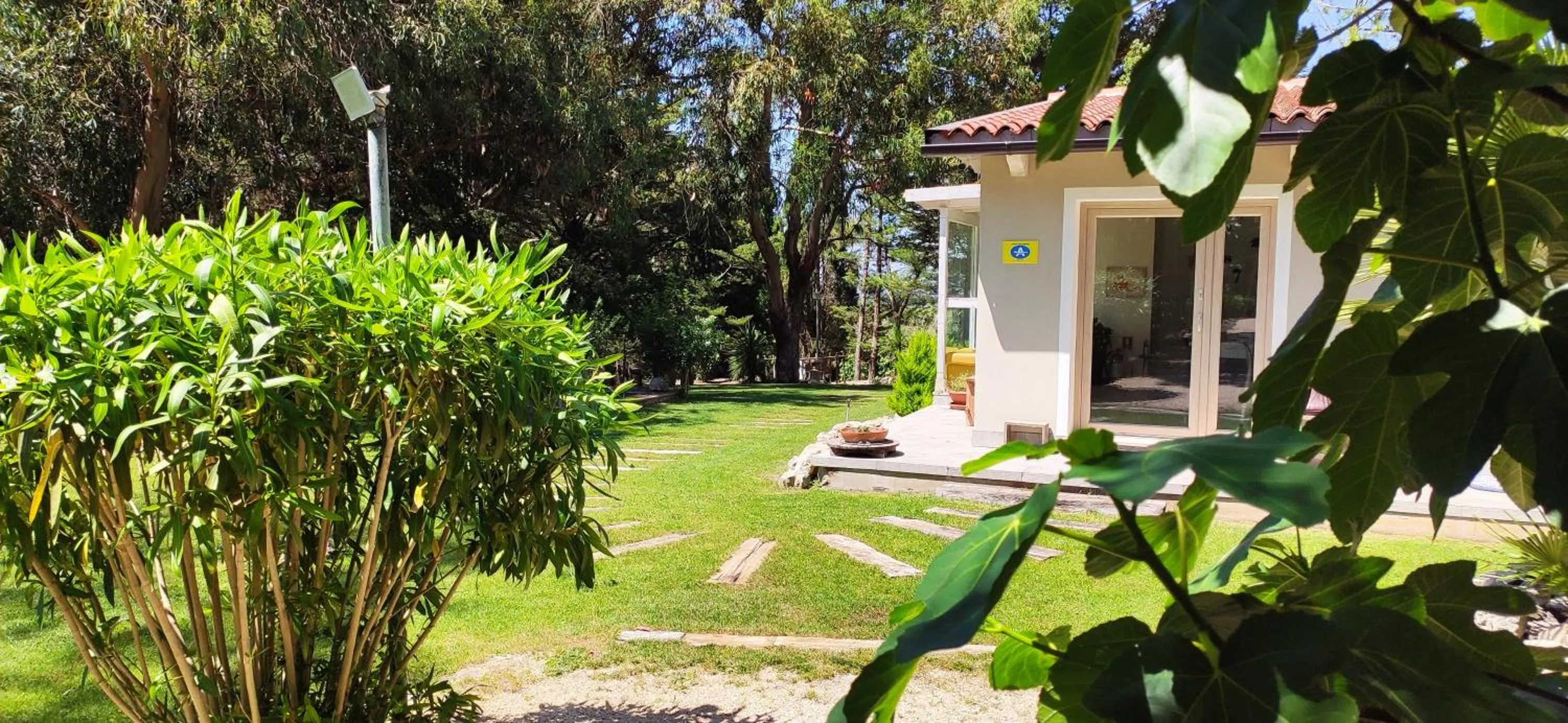 Facade/entrance in Memento