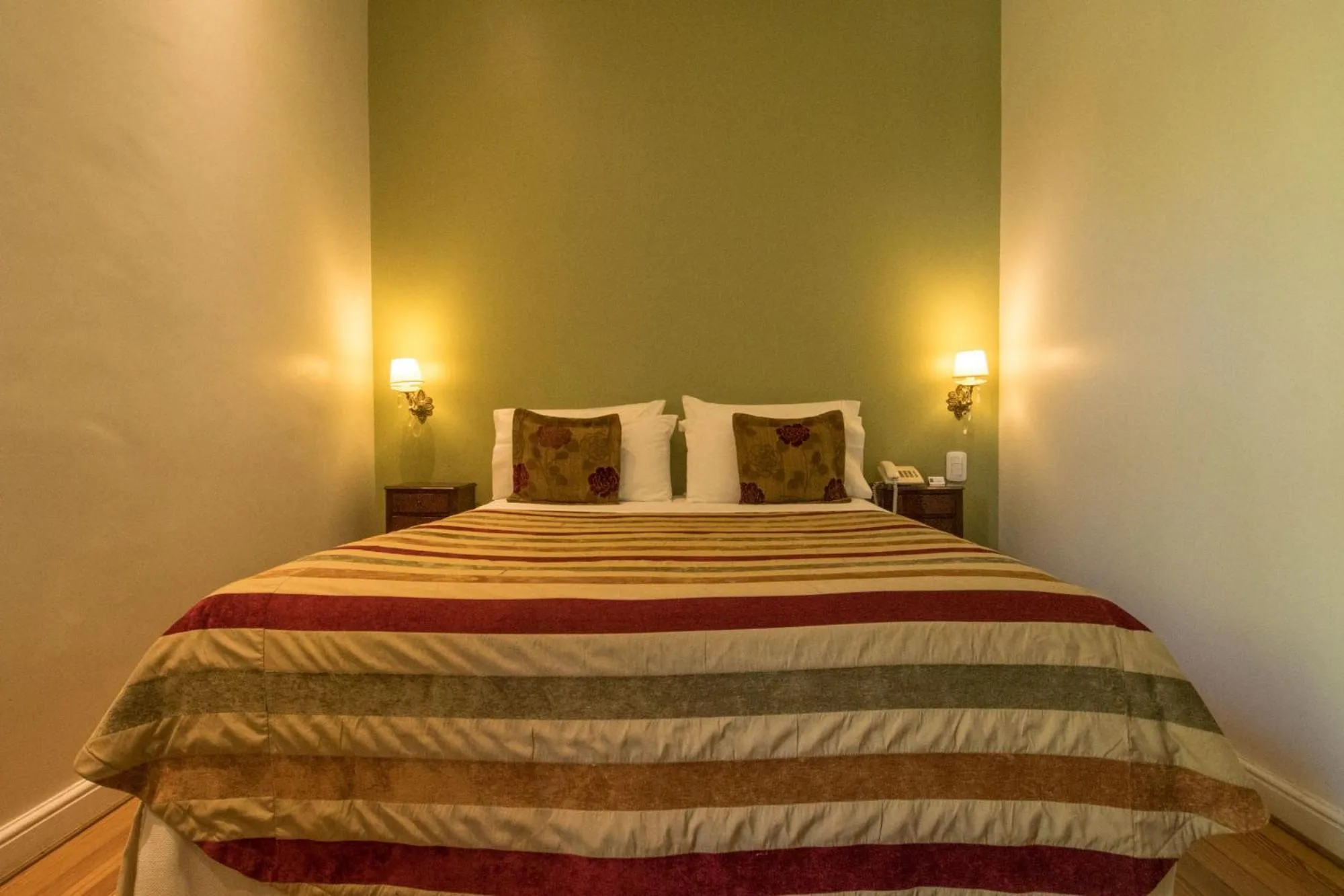 Photo of the whole room, Bed in Magnolia Hotel Boutique