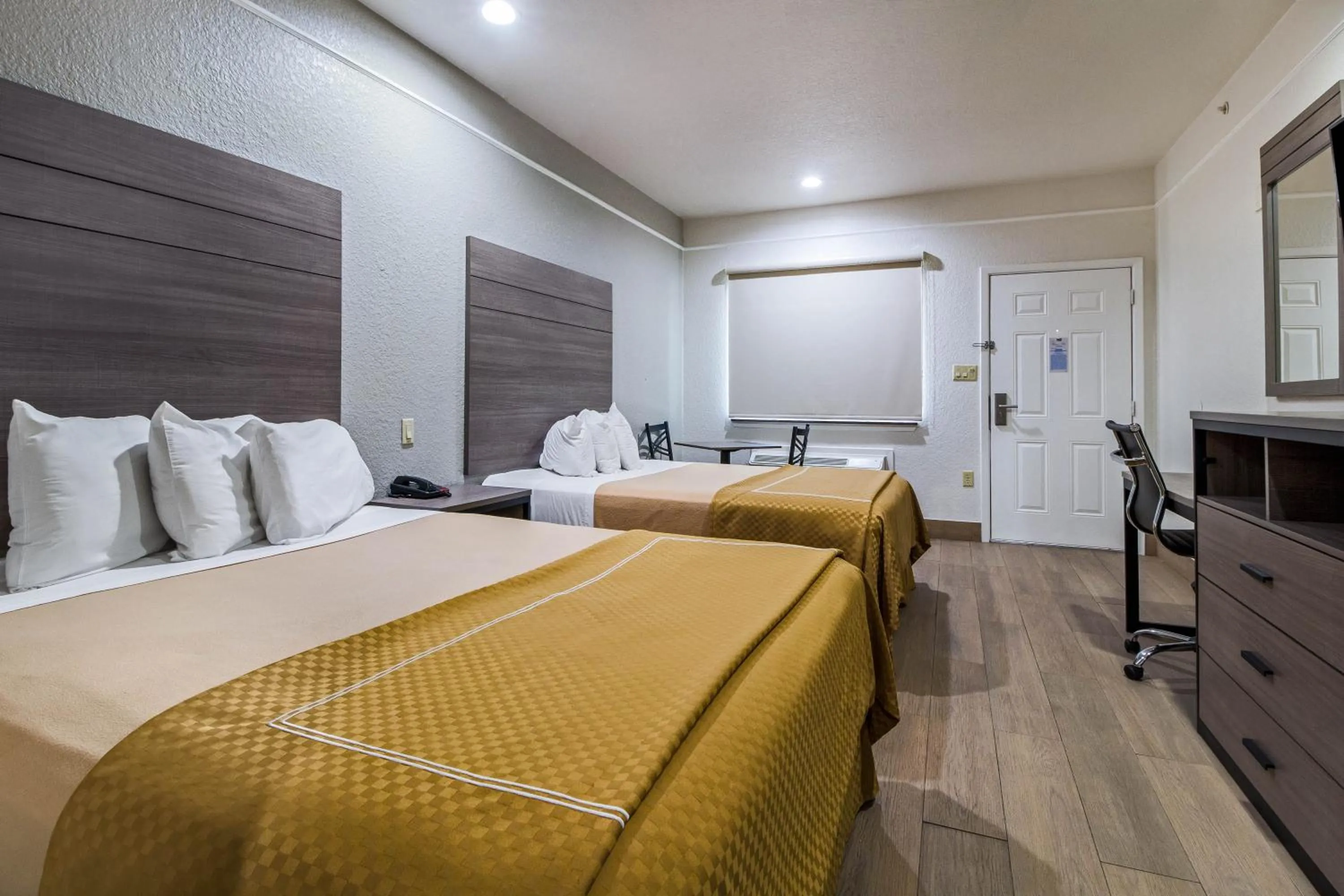 Bedroom, Bed in Scottish Inn and Suites Baytown Tx