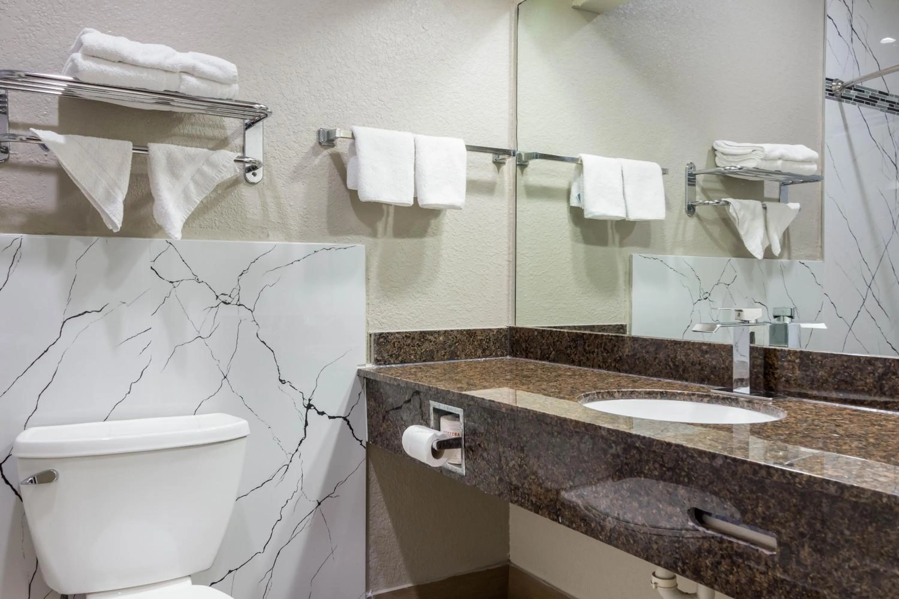 Bathroom in Scottish Inn and Suites Baytown Tx