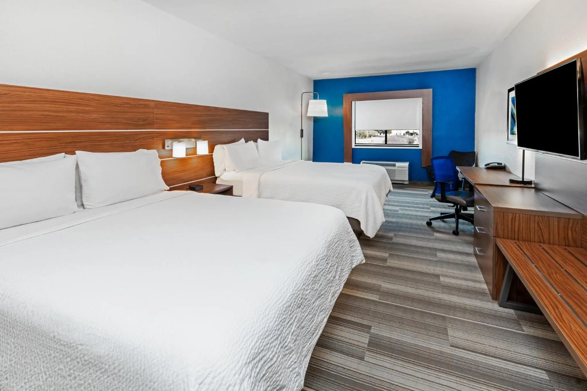 Photo of the whole room, Bed in Holiday Inn Express & Suites Del Rio by IHG