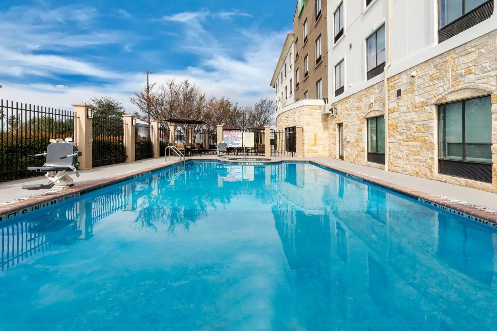 Swimming pool in Holiday Inn Express & Suites Del Rio by IHG