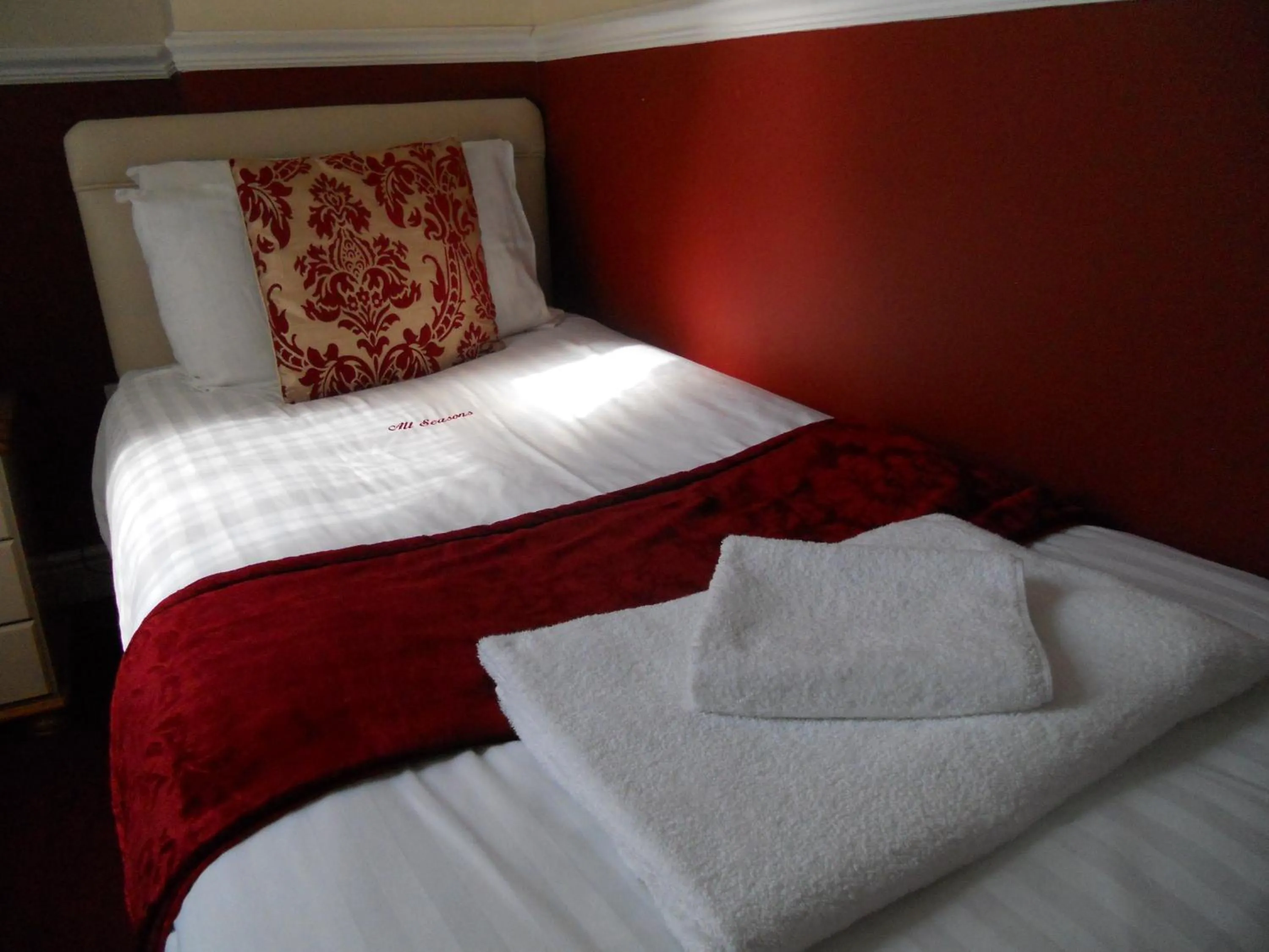 Bedroom, Bed in All Seasons Guest House