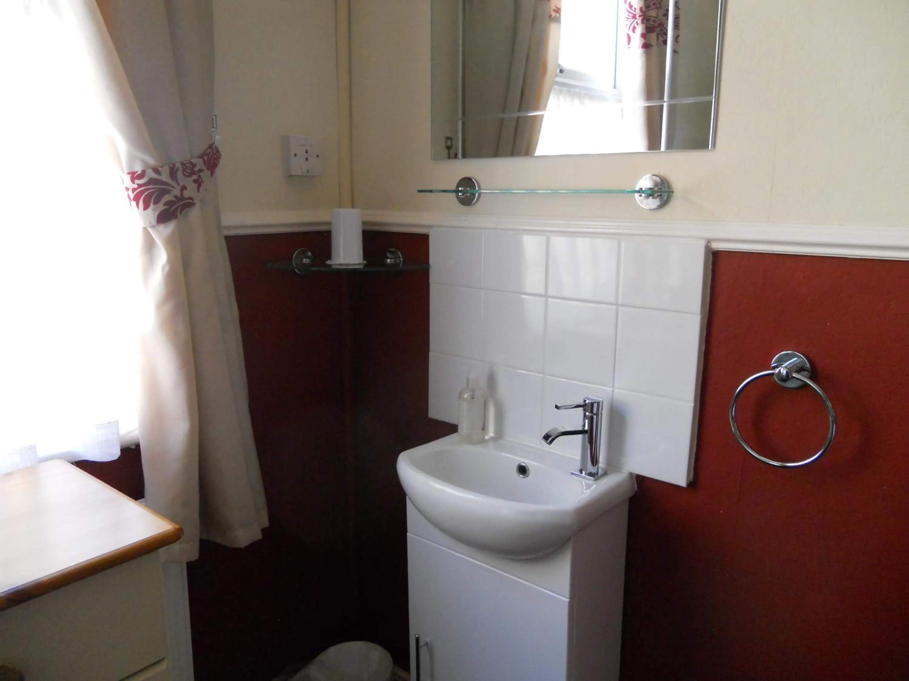 Bedroom in All Seasons Guest House