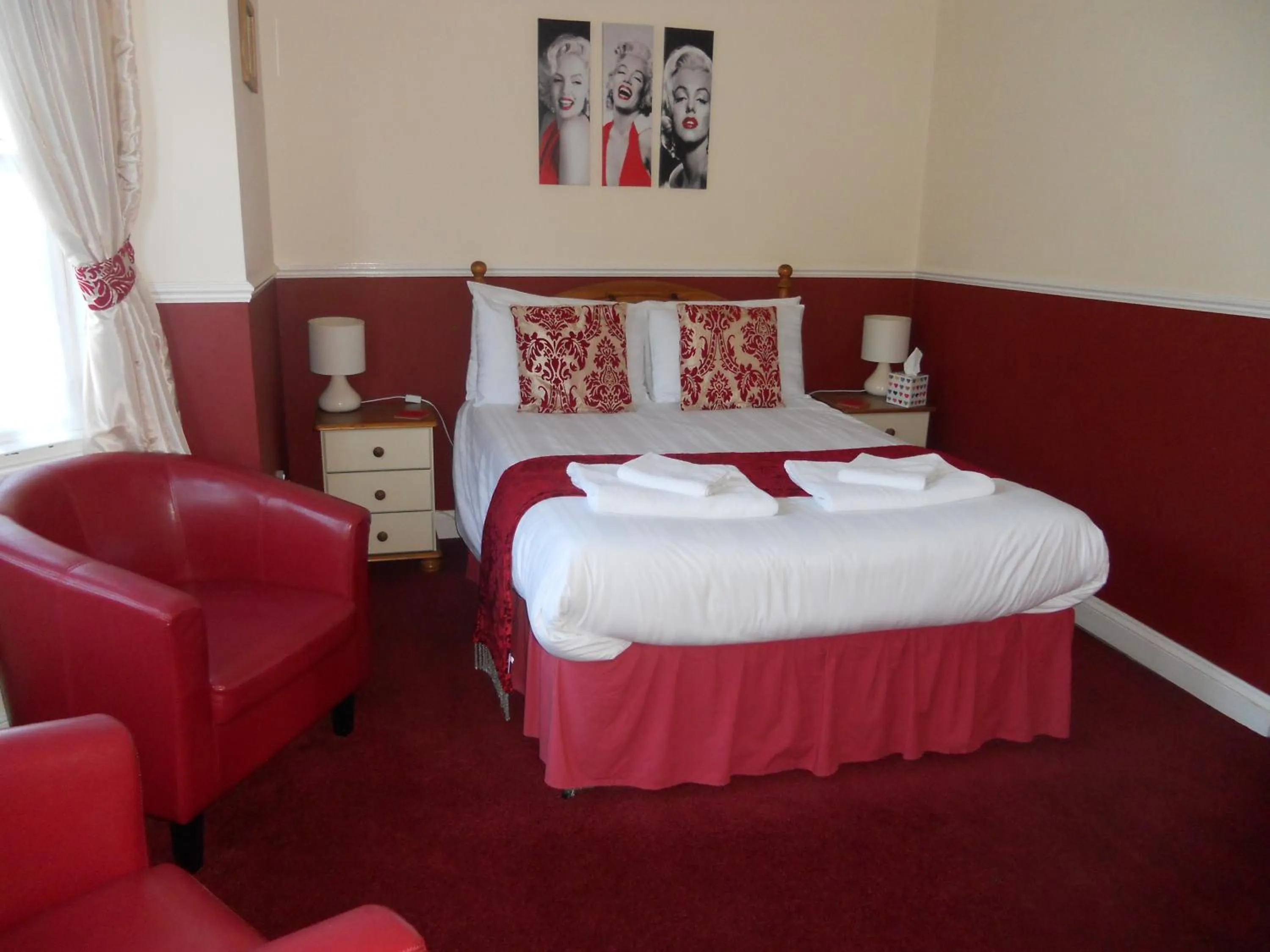 Bedroom, Bed in All Seasons Guest House