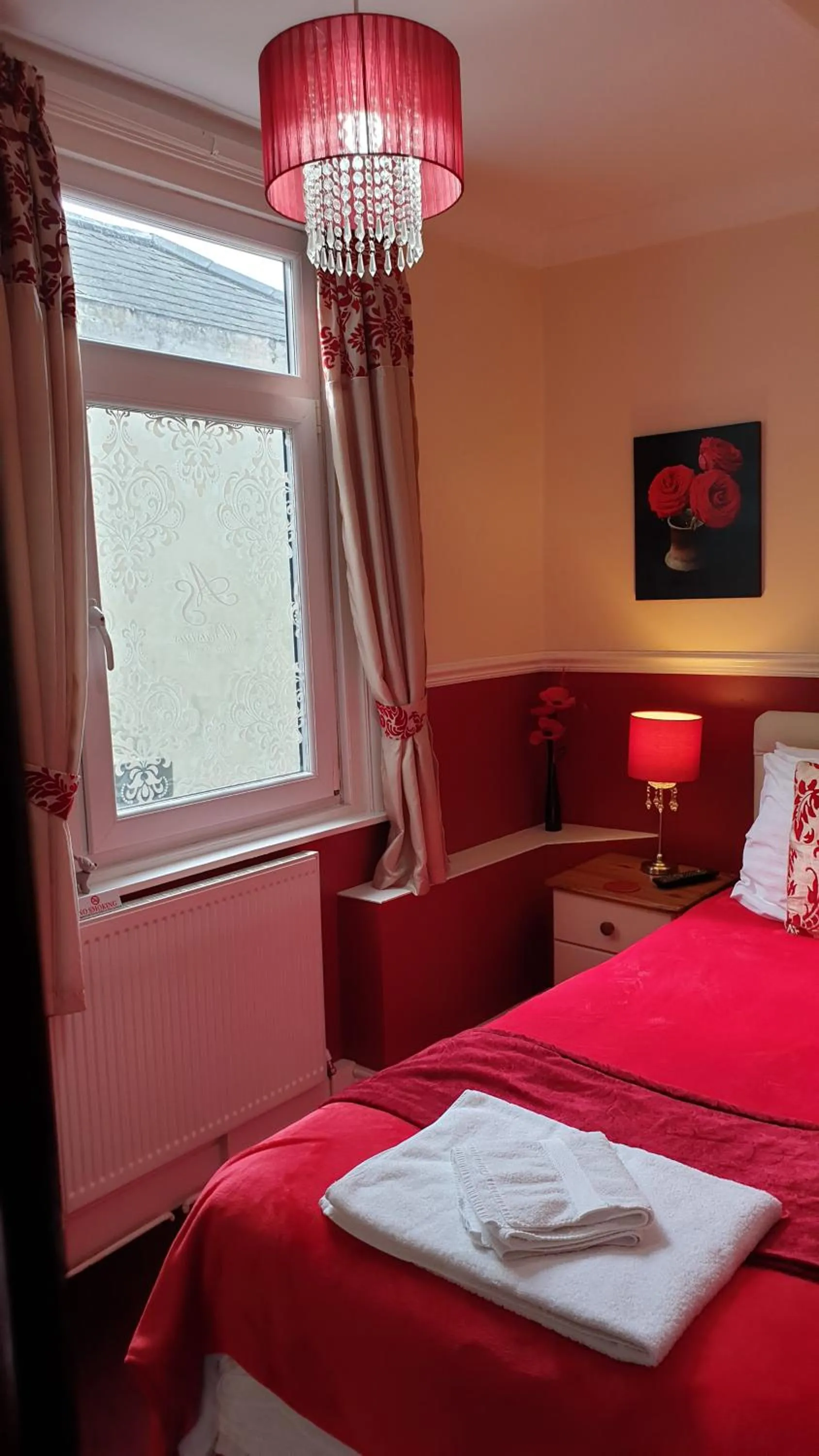 towels, Bed in All Seasons Guest House