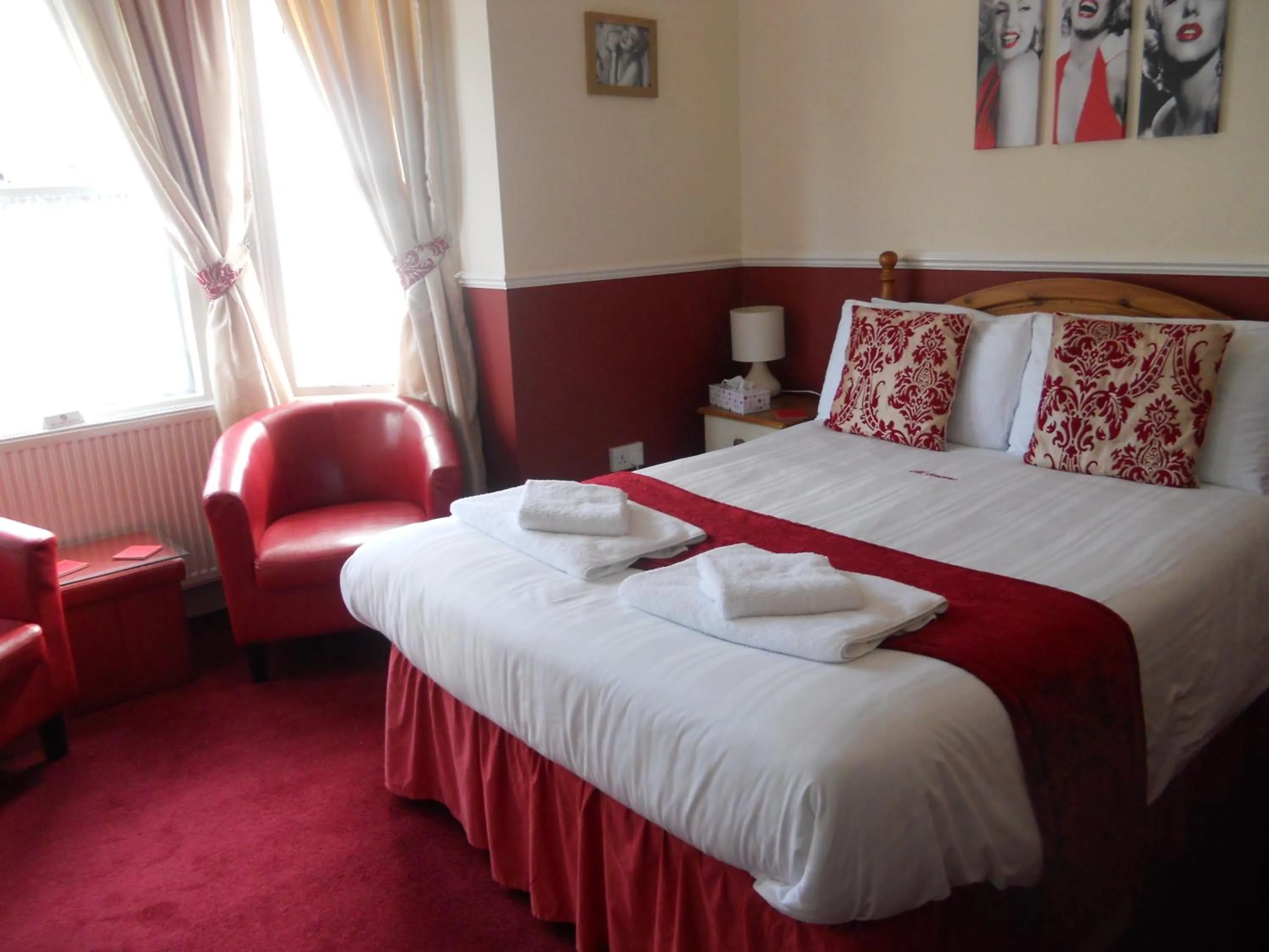 Bedroom, Bed in All Seasons Guest House