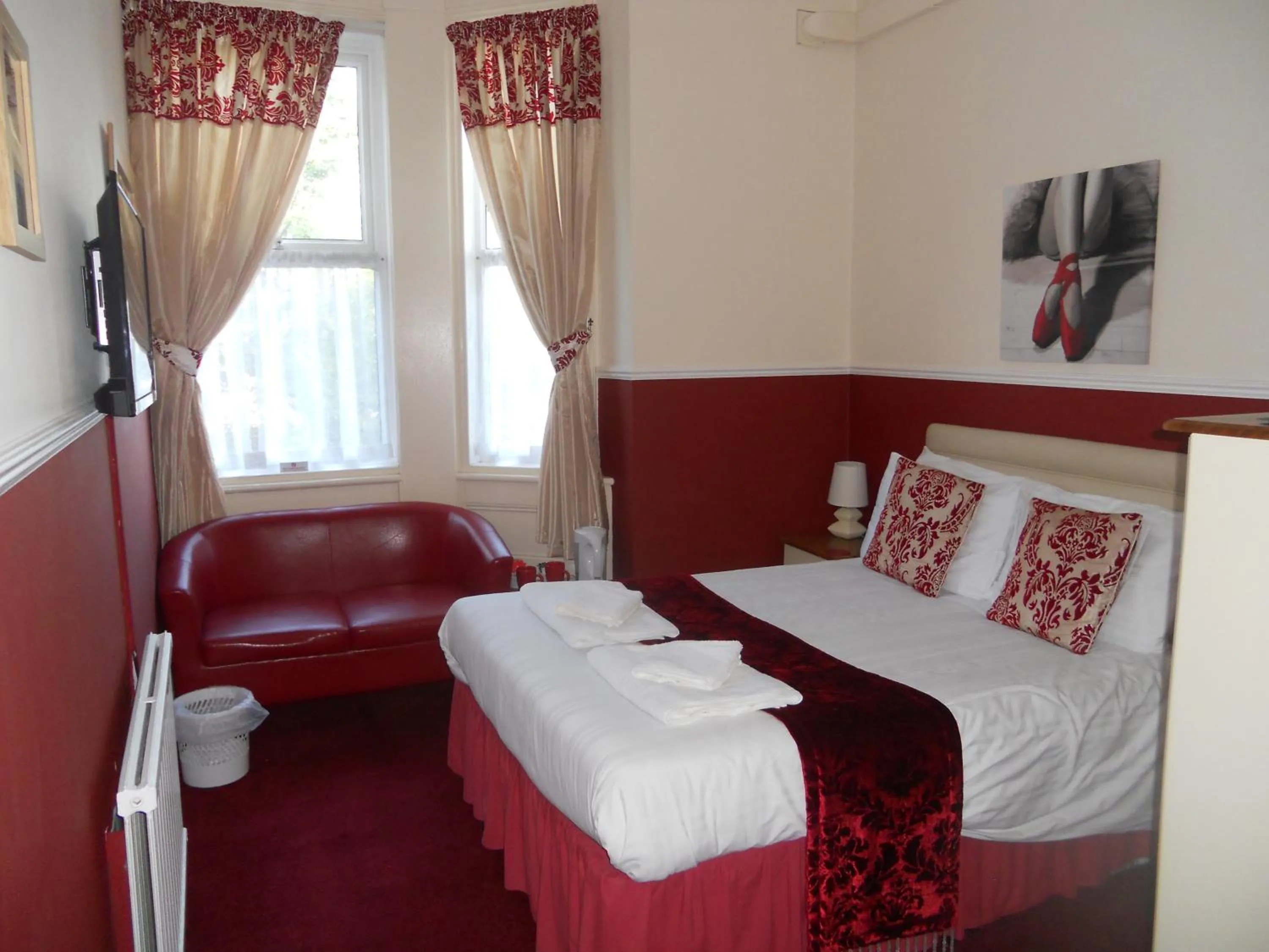 Bedroom, Bed in All Seasons Guest House