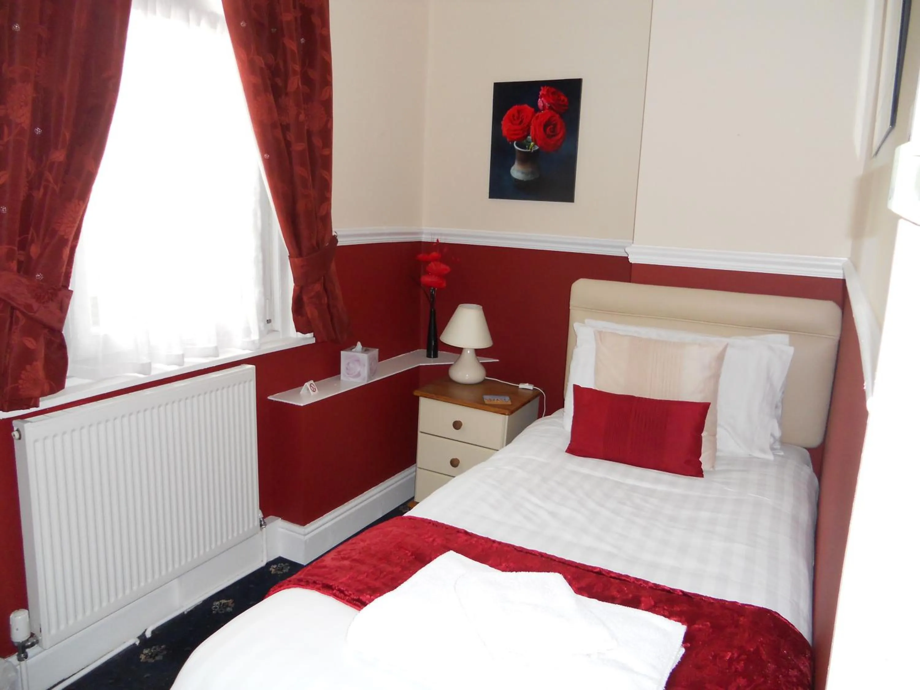 Bedroom, Bed in All Seasons Guest House