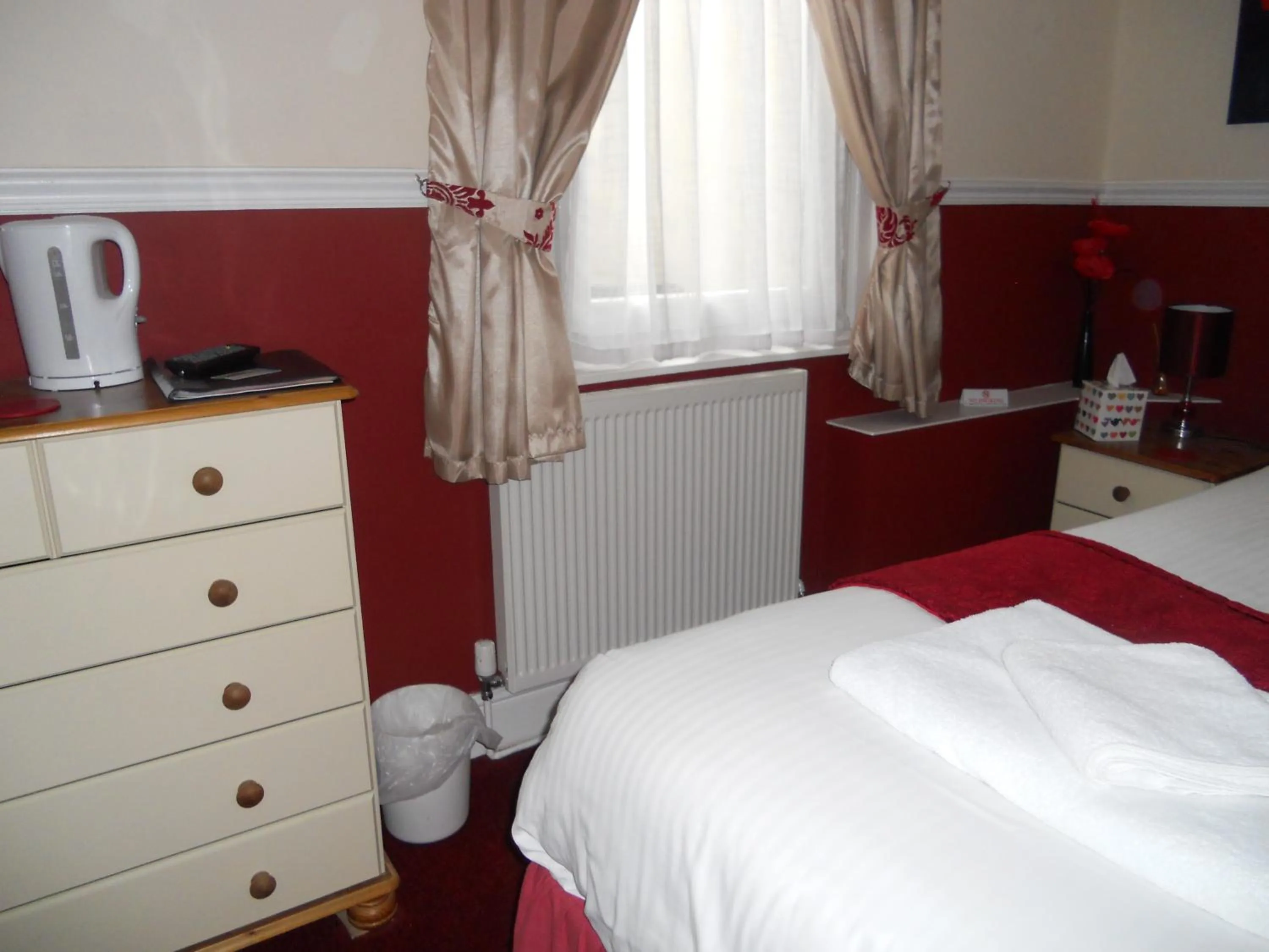 Bedroom, Bed in All Seasons Guest House