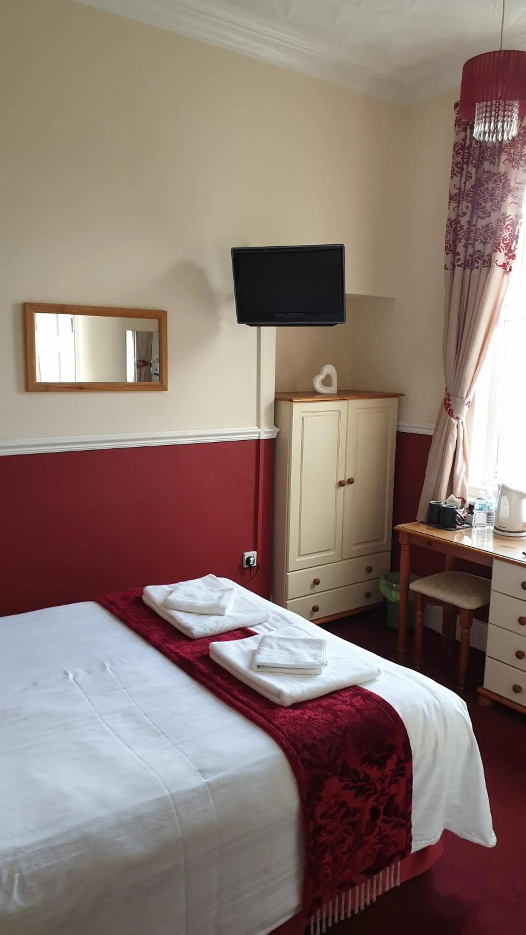 TV and multimedia, Bed in All Seasons Guest House