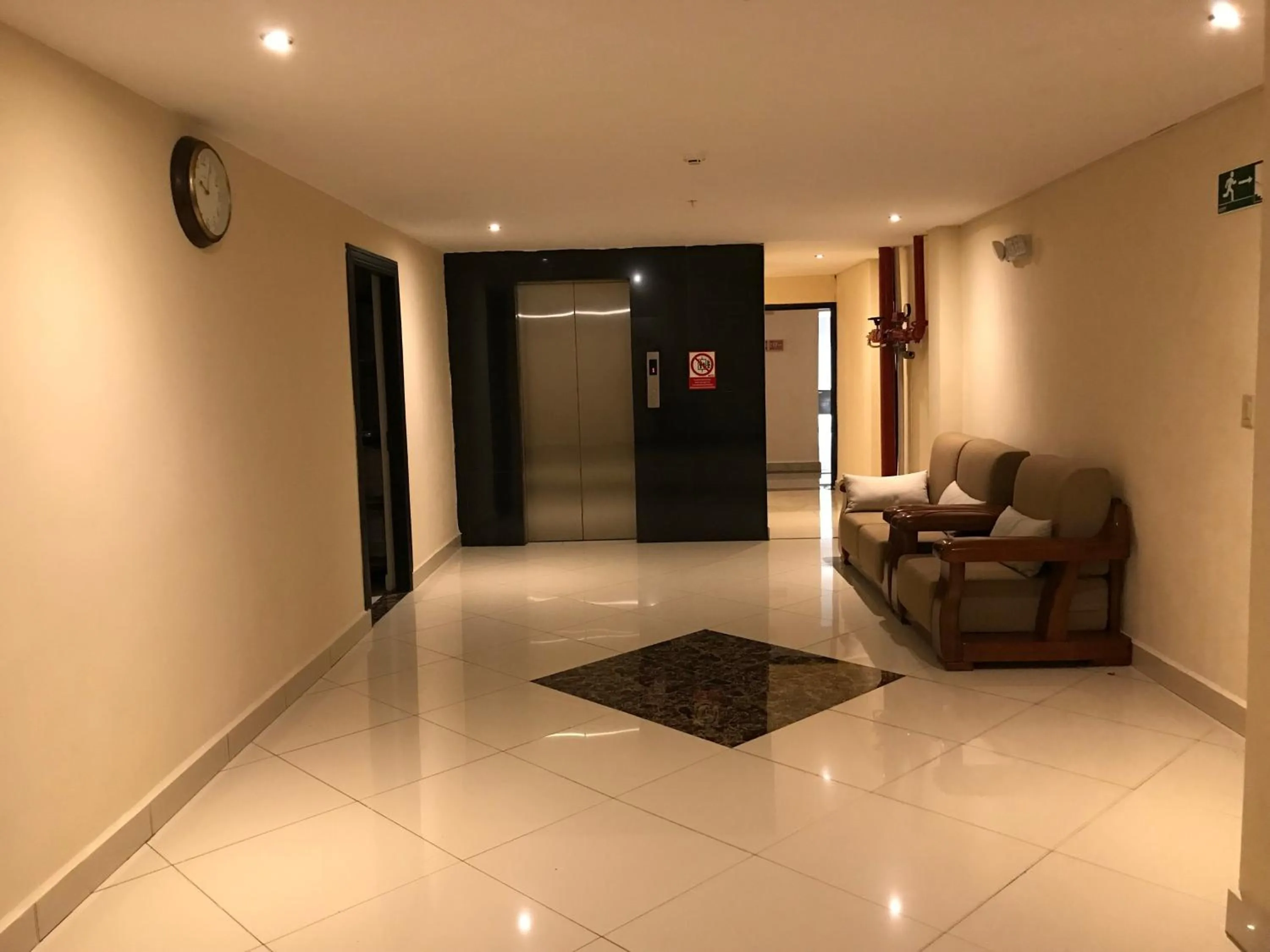 Living room in Hotel F Sur Inn