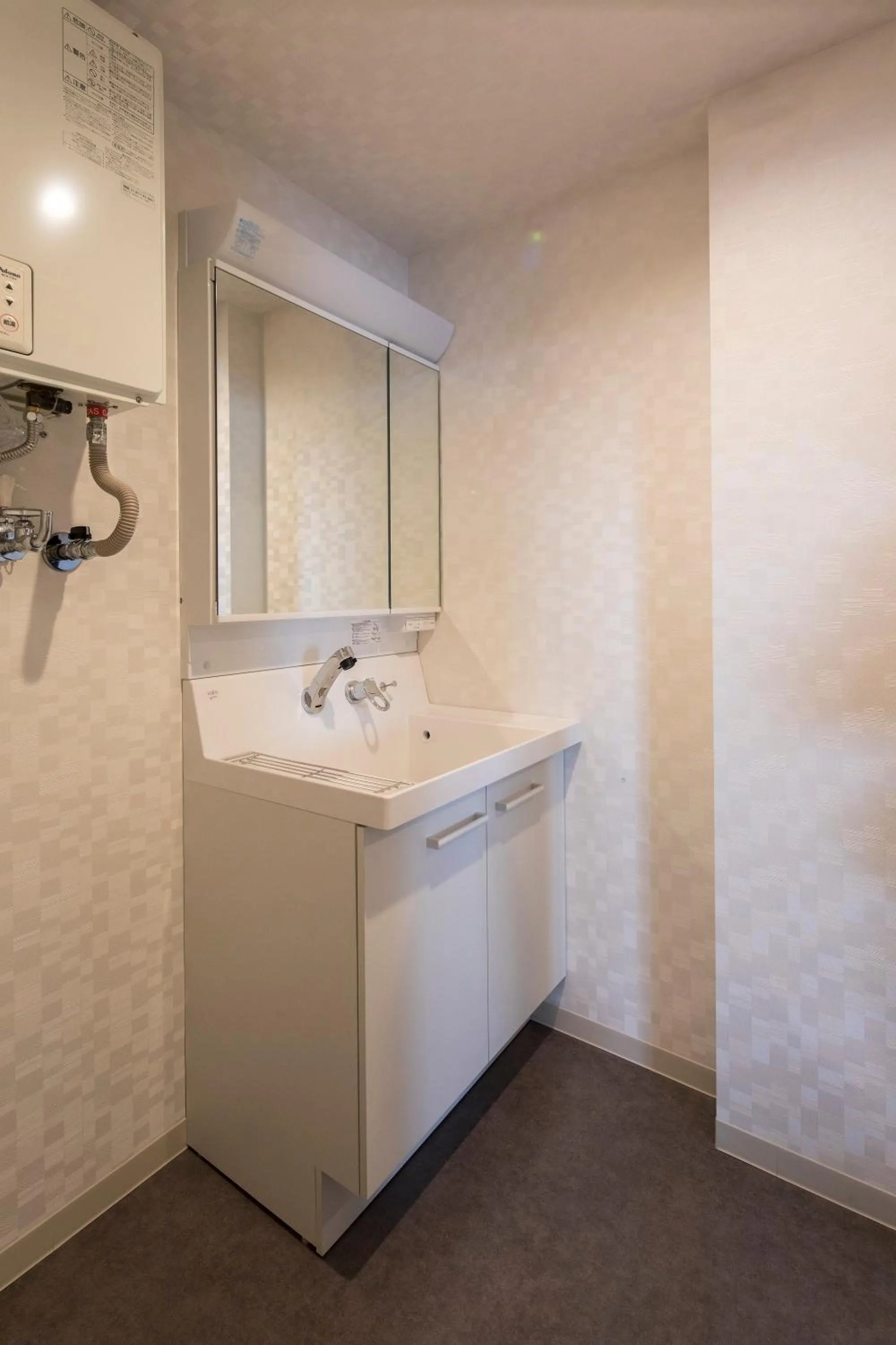 Shower in PINN-N4E2Ⅰ