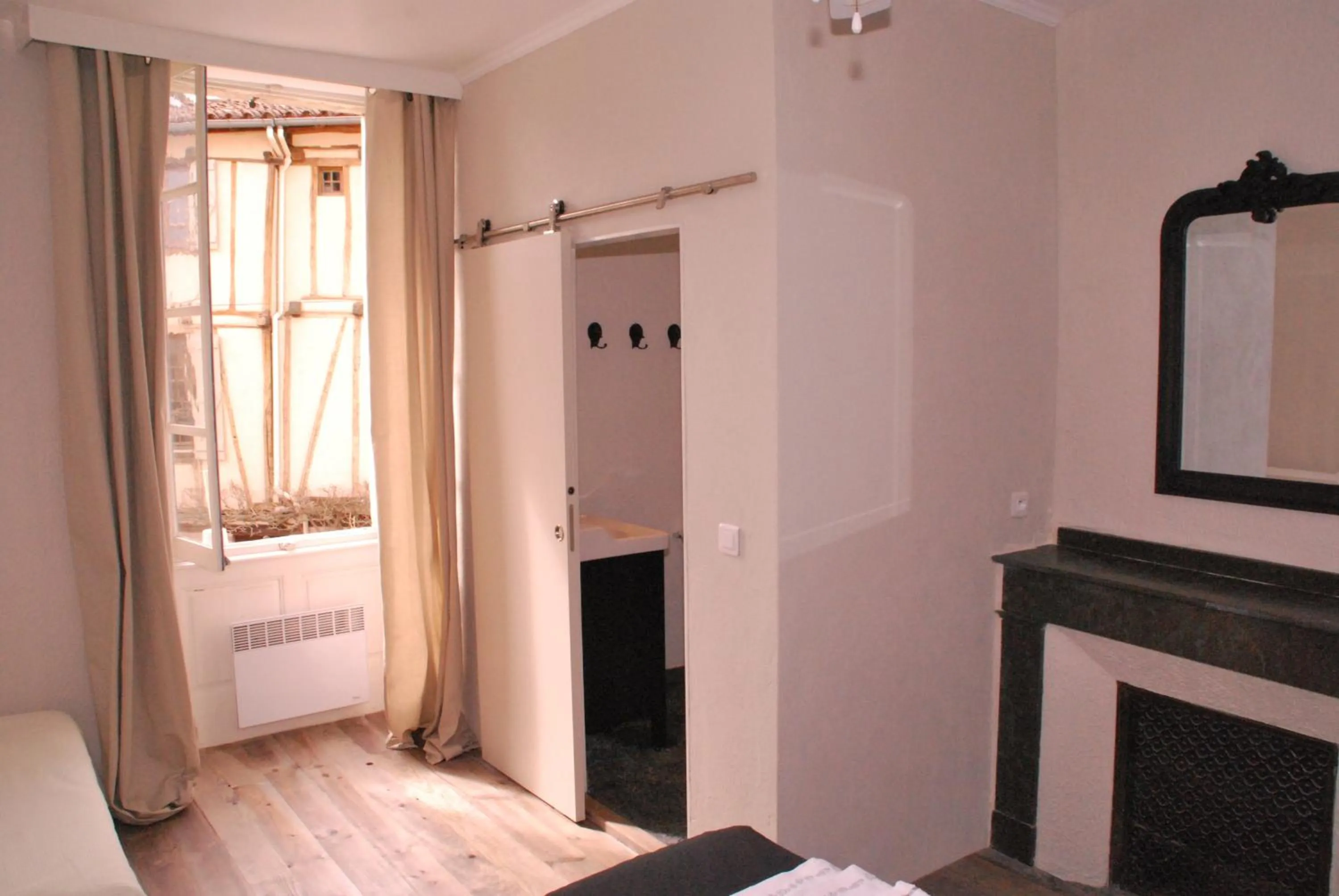 Bathroom, Bed in La Maison au Puits