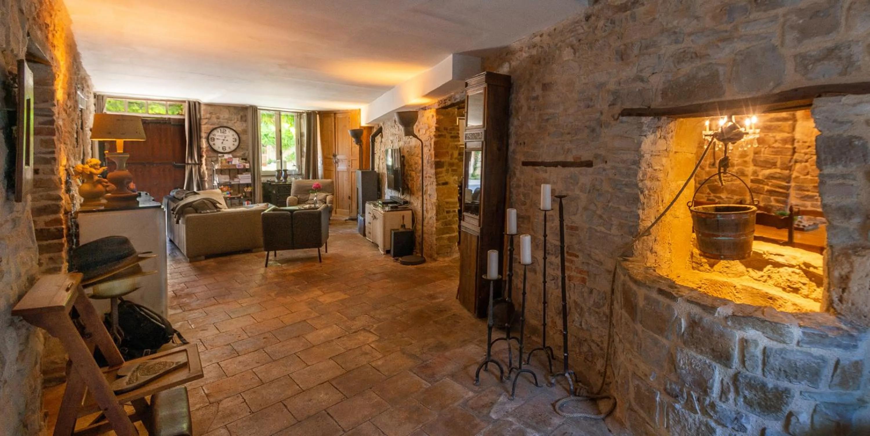 Living room, Bed in La Maison au Puits