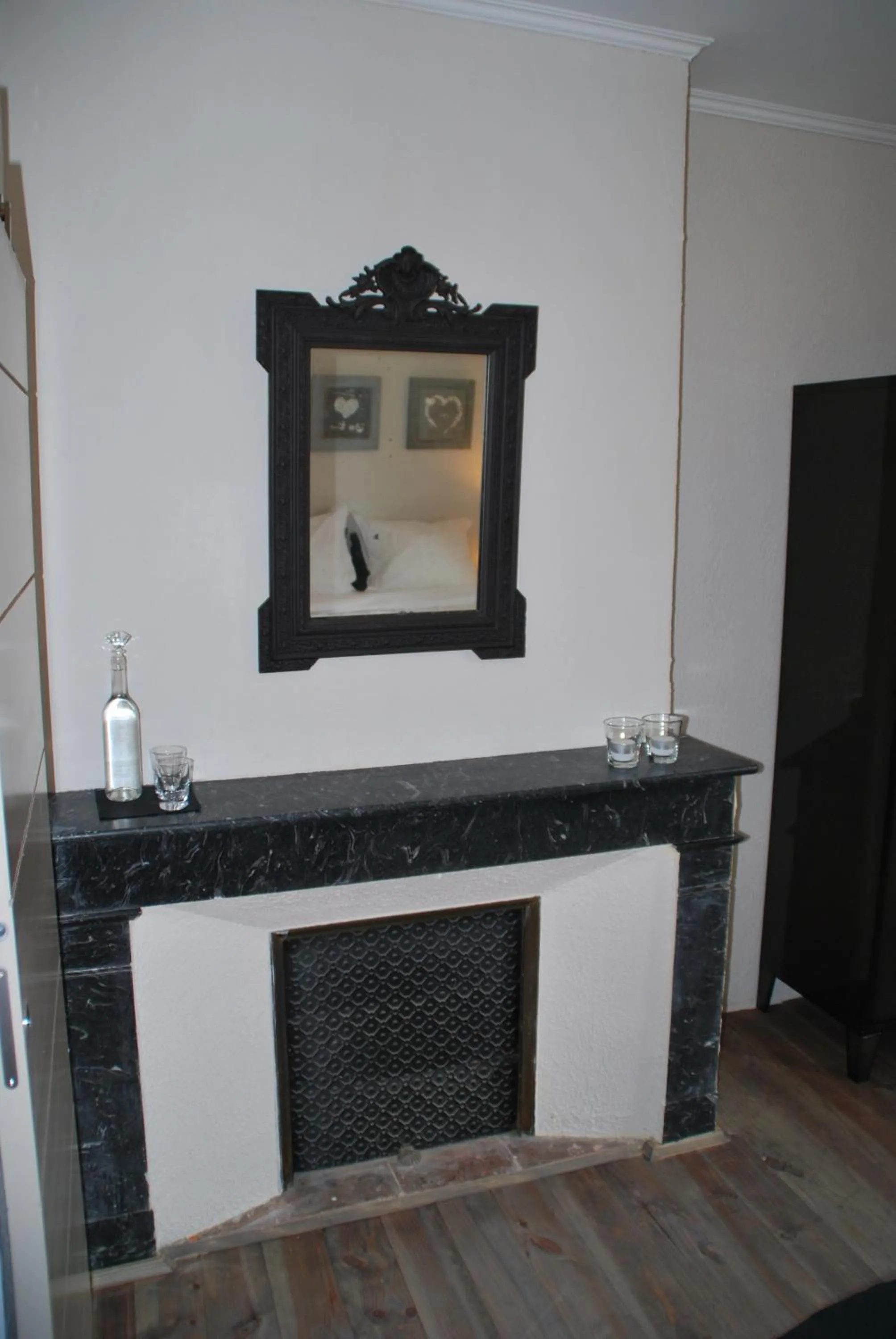 Decorative detail in La Maison au Puits