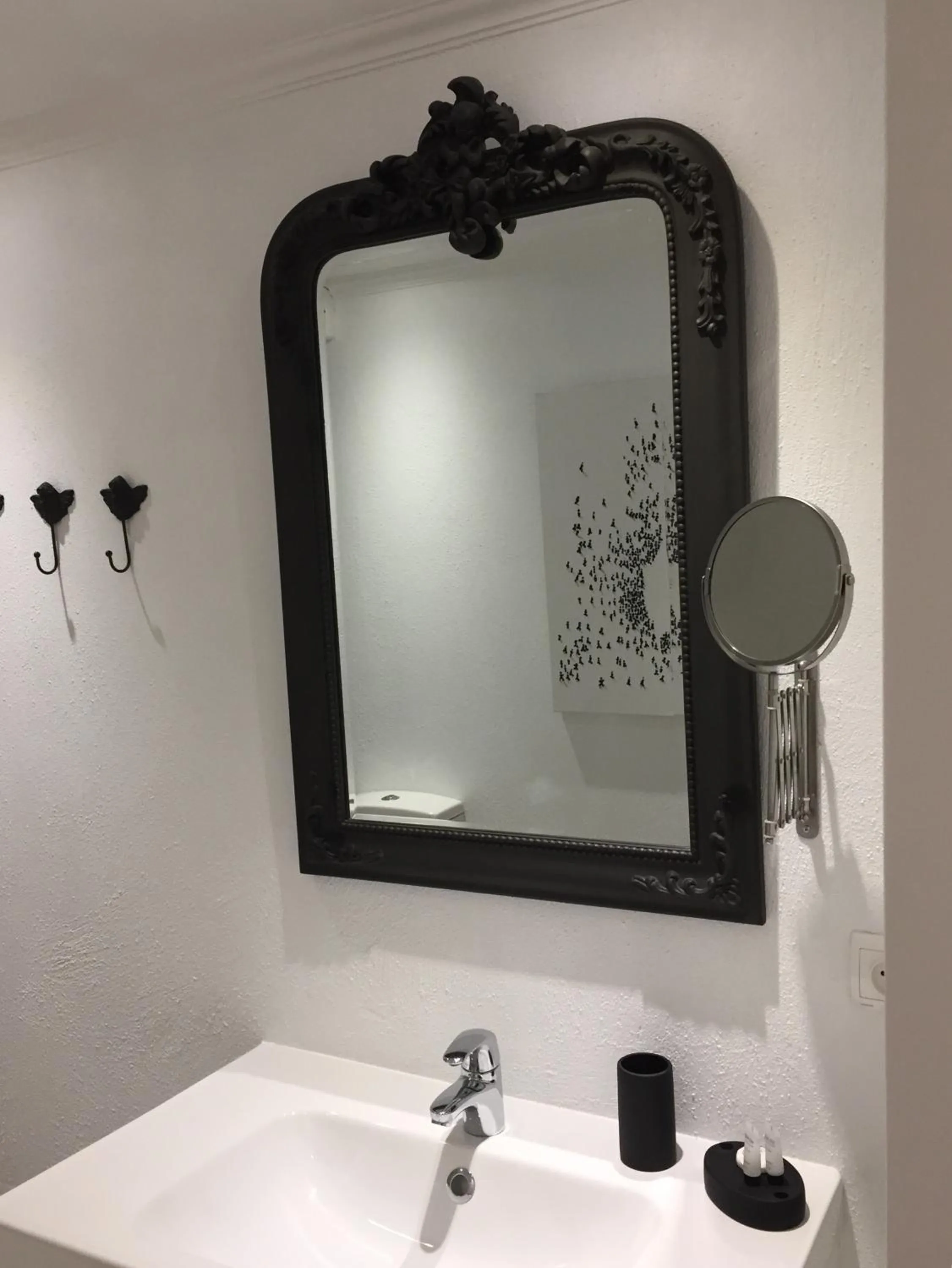 Decorative detail in La Maison au Puits