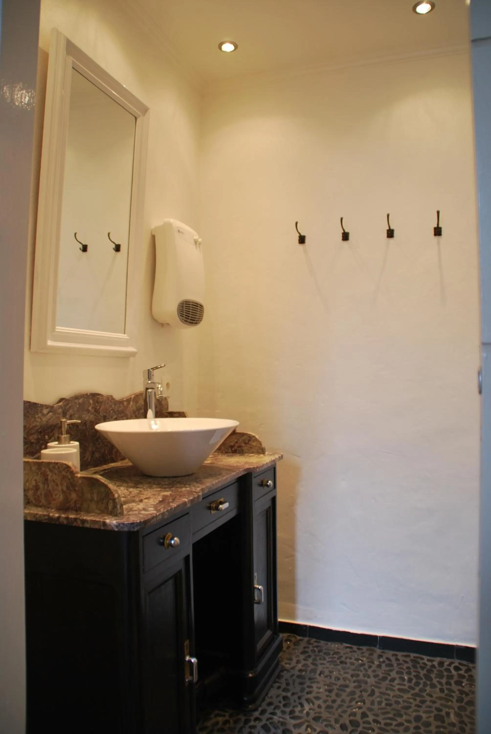 Bathroom in La Maison au Puits