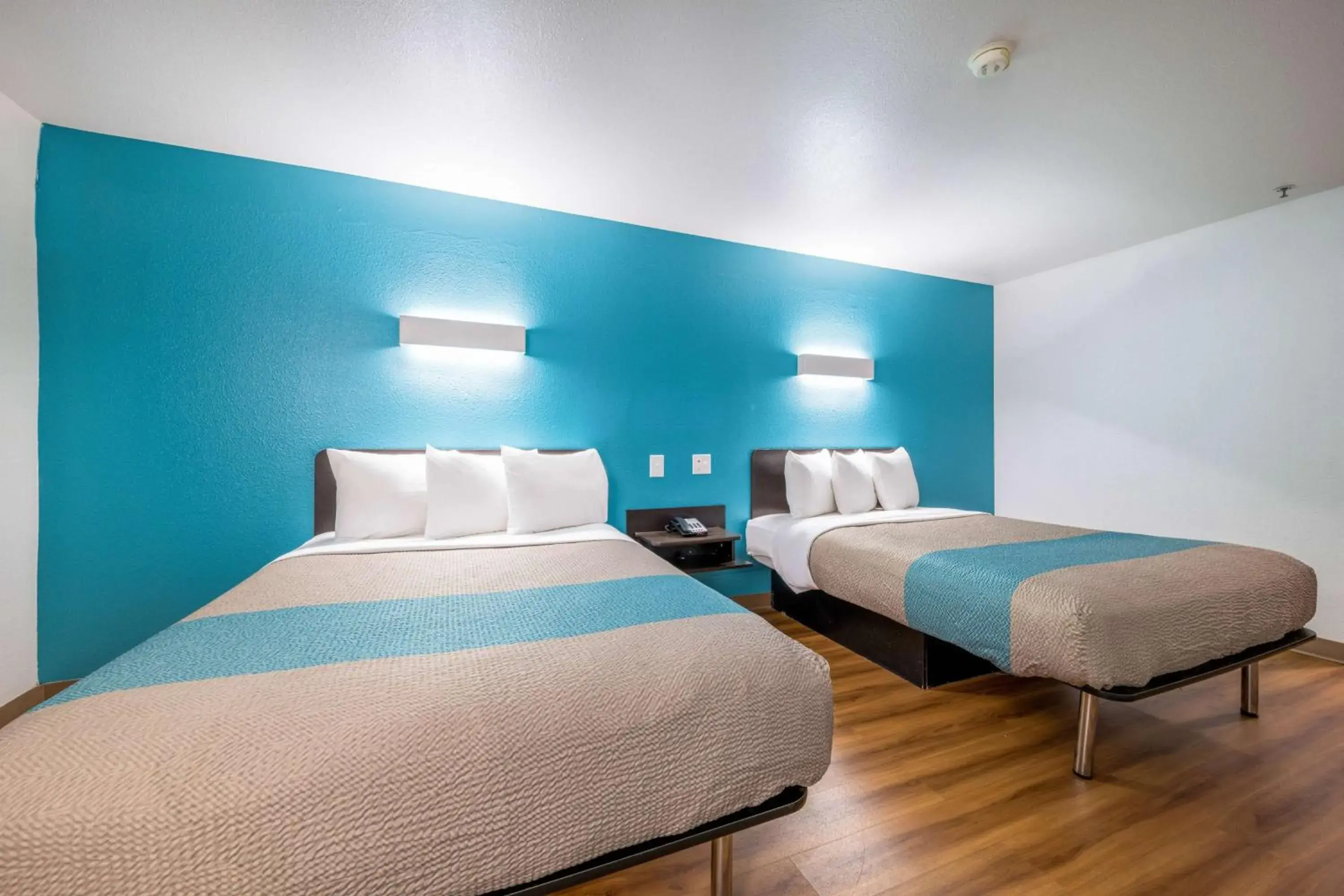 Deluxe Queen Room with Two Queen Beds - Smoking in Motel 6-Decatur, TX Deluxe Queen Room with Two Queen Beds - Smoking in Motel 6-Decatur, TX